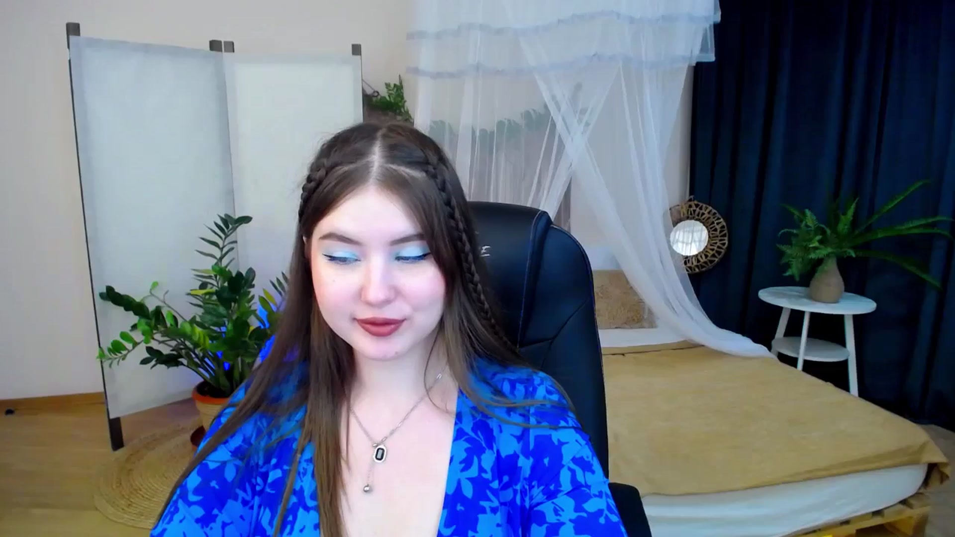 Gallery image thumbnail from AdmireMyEyes's myfreecams stream on, 11/18/2024, 02:17 image 18 of 20