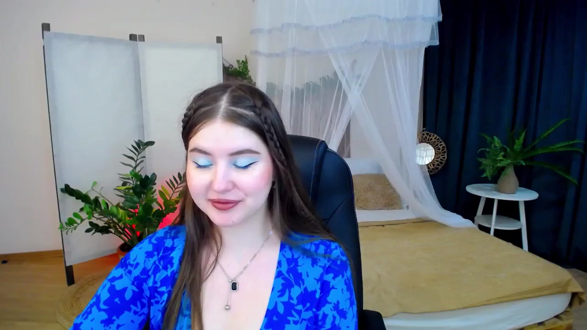Gallery image thumbnail from AdmireMyEyes's myfreecams stream on, 11/18/2024, 02:17 image 7 of 20