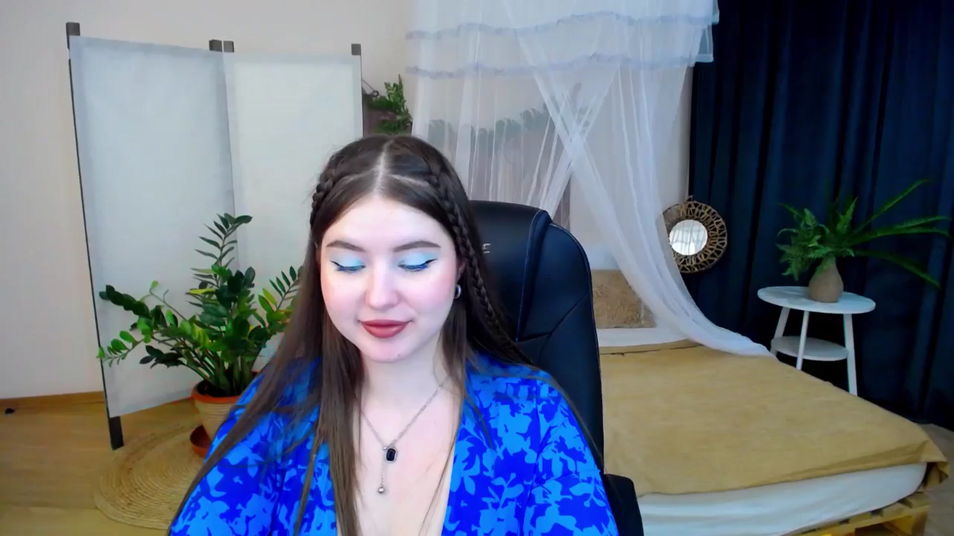 Gallery image thumbnail from AdmireMyEyes's myfreecams stream on, 11/18/2024, 02:17 image 19 of 20
