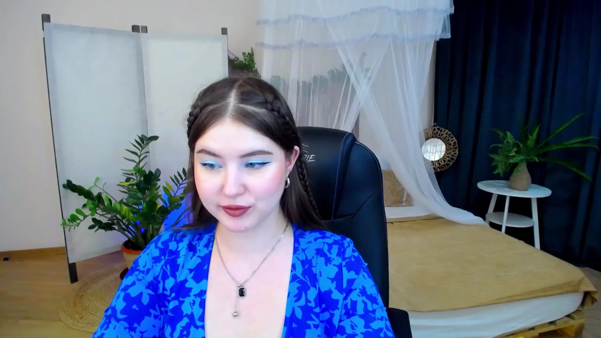 Gallery image thumbnail from AdmireMyEyes's myfreecams stream on, 11/18/2024, 02:17 image 16 of 20