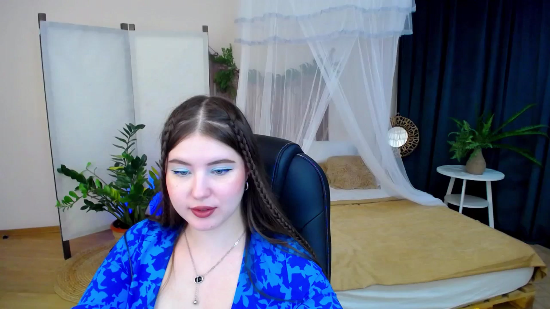 Gallery image thumbnail from AdmireMyEyes's myfreecams stream on, 11/18/2024, 02:35 image 13 of 20