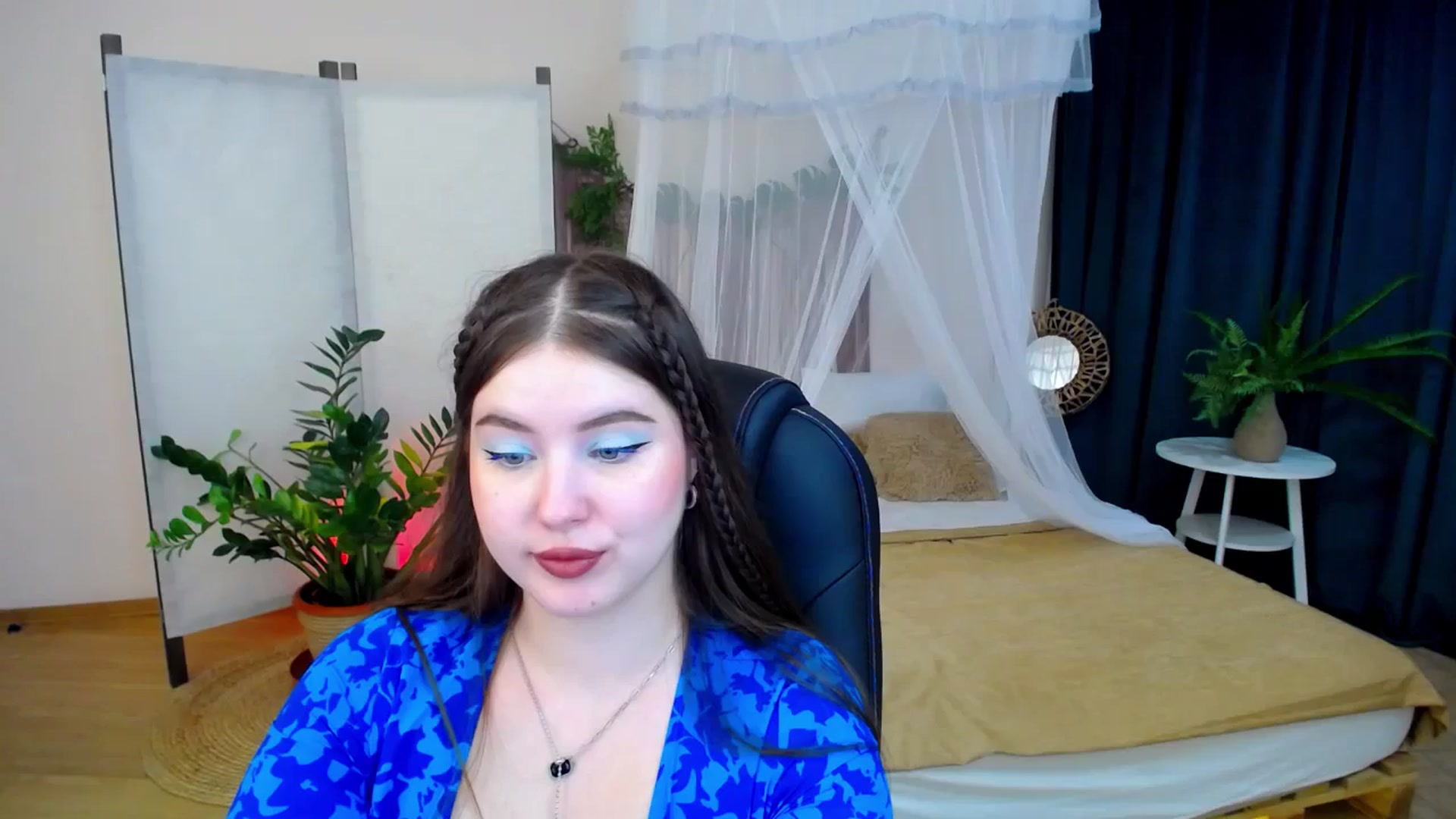 Gallery image thumbnail from AdmireMyEyes's myfreecams stream on, 11/18/2024, 02:35 image 6 of 20