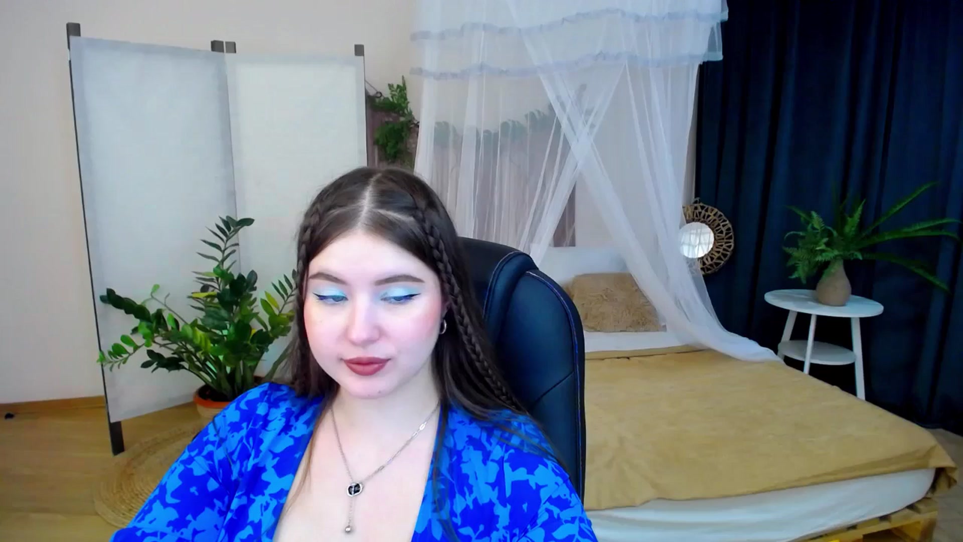 Gallery image thumbnail from AdmireMyEyes's myfreecams stream on, 11/18/2024, 02:35 image 20 of 20