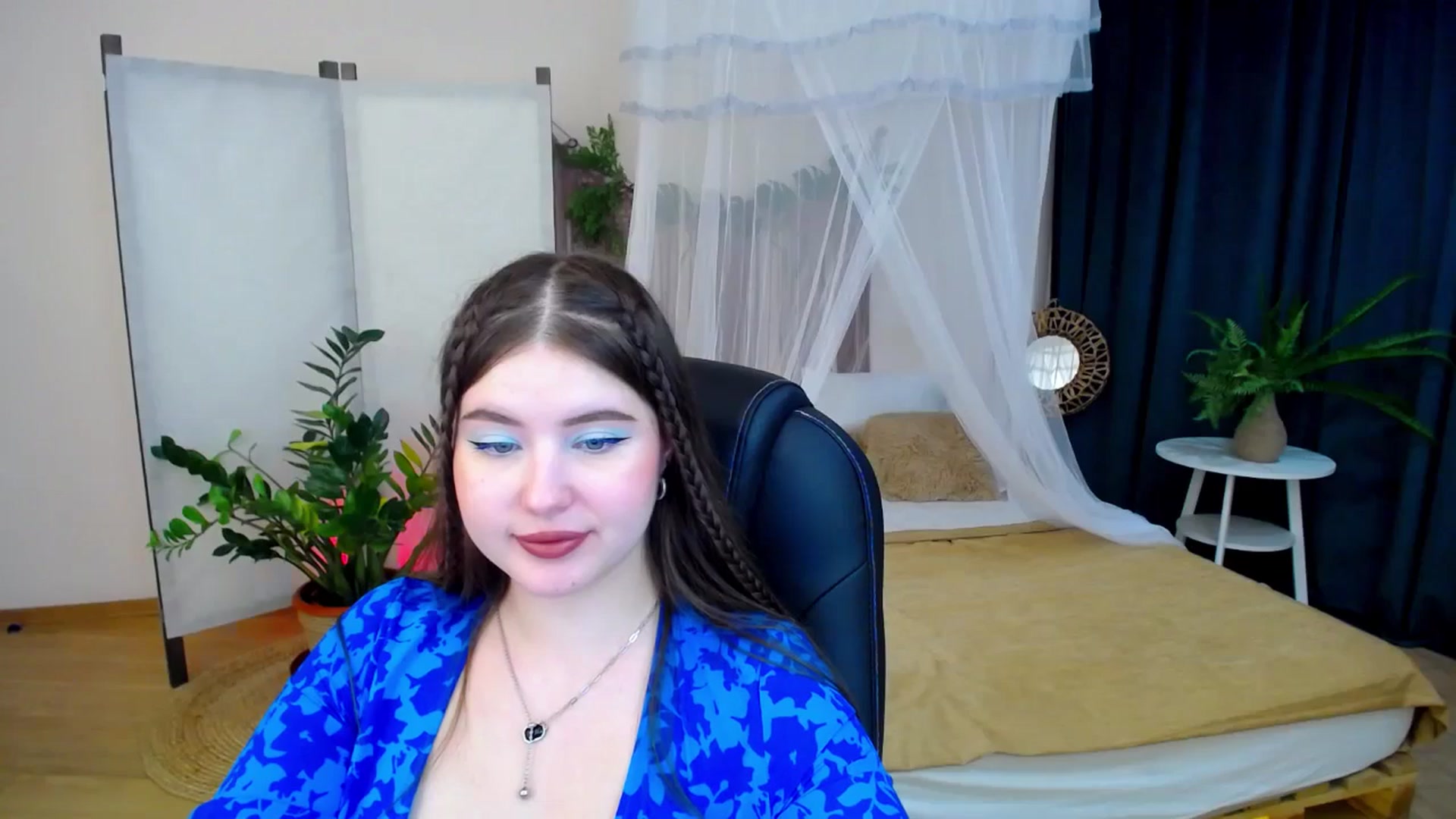 Gallery image thumbnail from AdmireMyEyes's myfreecams stream on, 11/18/2024, 02:35 image 17 of 20
