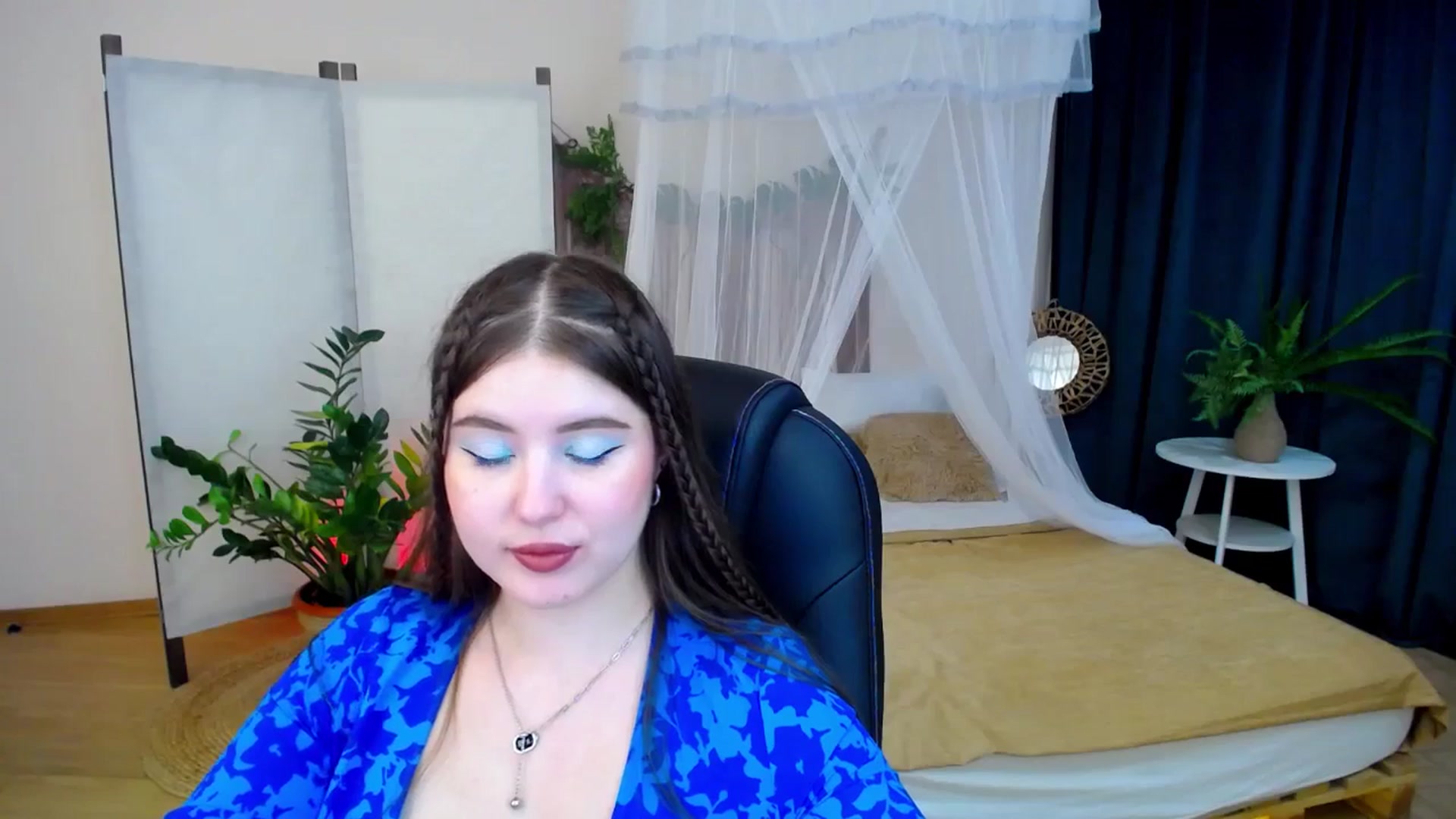 Gallery image thumbnail from AdmireMyEyes's myfreecams stream on, 11/18/2024, 02:35 image 19 of 20