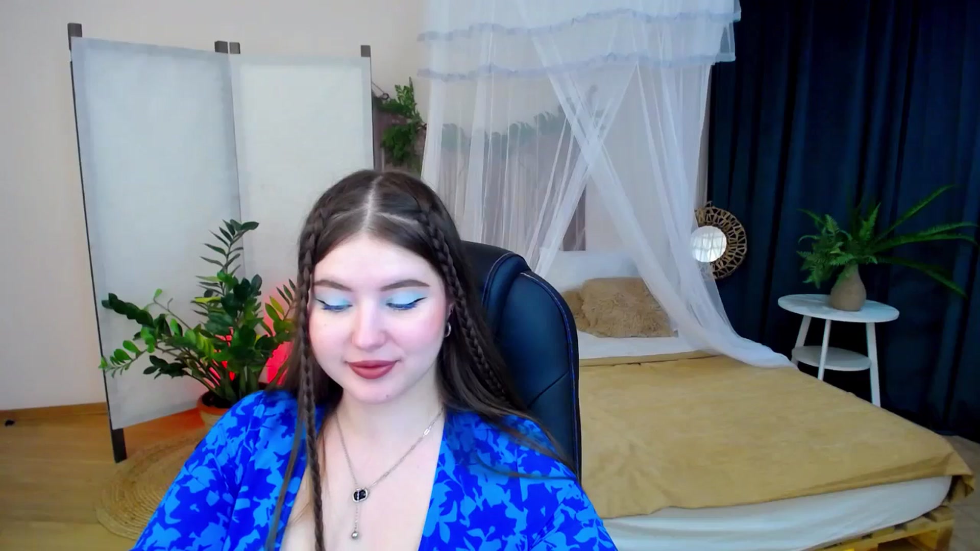 Gallery image thumbnail from AdmireMyEyes's myfreecams stream on, 11/18/2024, 02:35 image 5 of 20