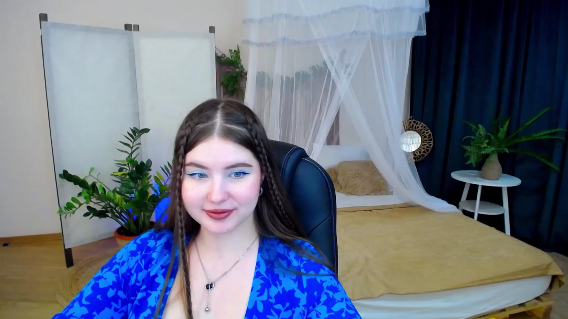 Gallery image thumbnail from AdmireMyEyes's myfreecams stream on, 11/18/2024, 02:35 image 4 of 20