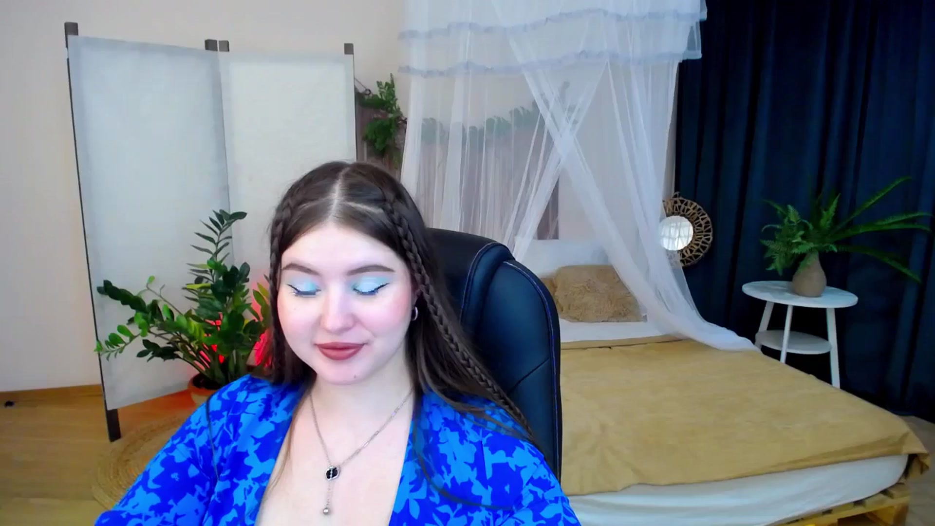 Gallery image thumbnail from AdmireMyEyes's myfreecams stream on, 11/18/2024, 02:35 image 12 of 20