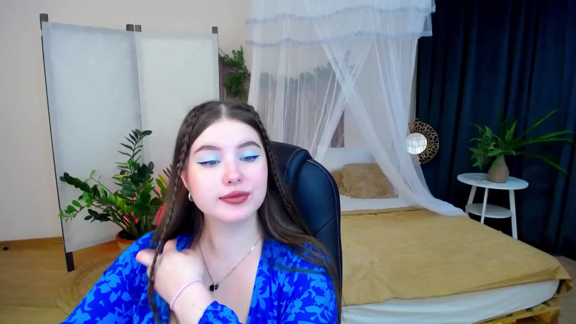 Gallery image thumbnail from AdmireMyEyes's myfreecams stream on, 11/18/2024, 02:35 image 1 of 20