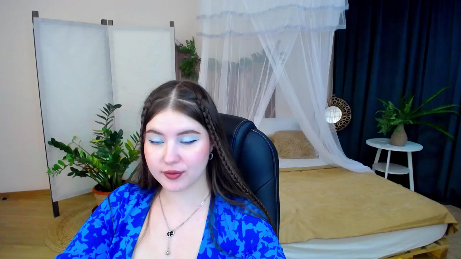 Gallery image thumbnail from AdmireMyEyes's myfreecams stream on, 11/18/2024, 02:35 image 14 of 20