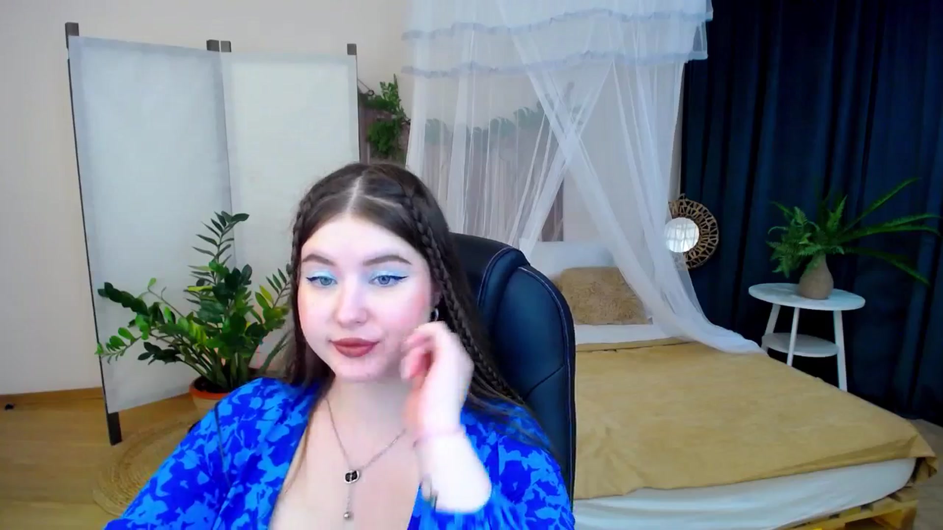 Gallery image thumbnail from AdmireMyEyes's myfreecams stream on, 11/18/2024, 02:35 image 16 of 20