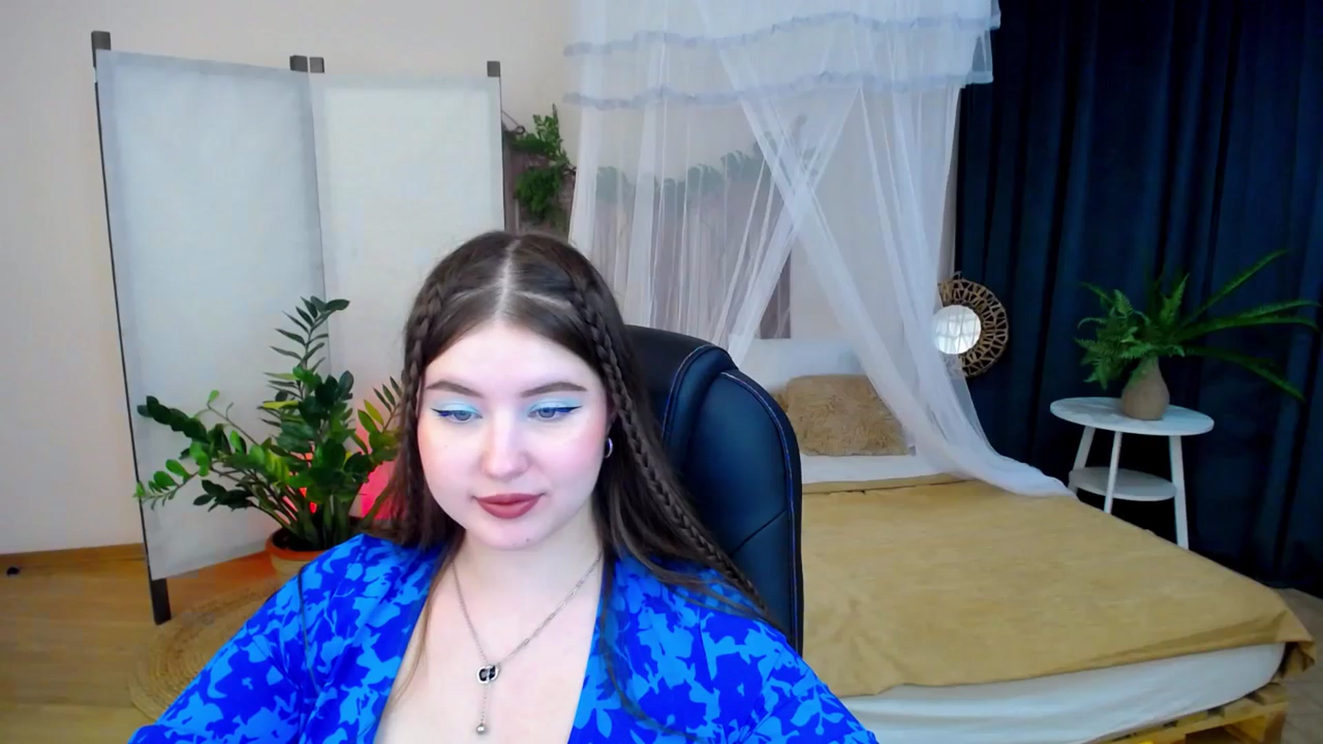Gallery image thumbnail from AdmireMyEyes's myfreecams stream on, 11/18/2024, 02:35 image 15 of 20