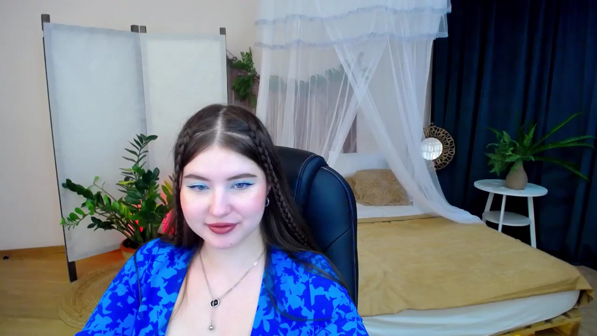 Gallery image thumbnail from AdmireMyEyes's myfreecams stream on, 11/18/2024, 02:35 image 10 of 20