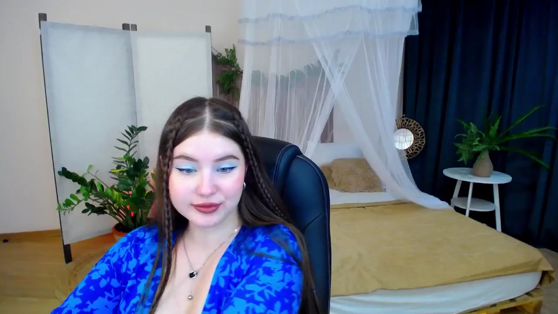 Gallery image thumbnail from AdmireMyEyes's myfreecams stream on, 11/18/2024, 02:35 image 2 of 20