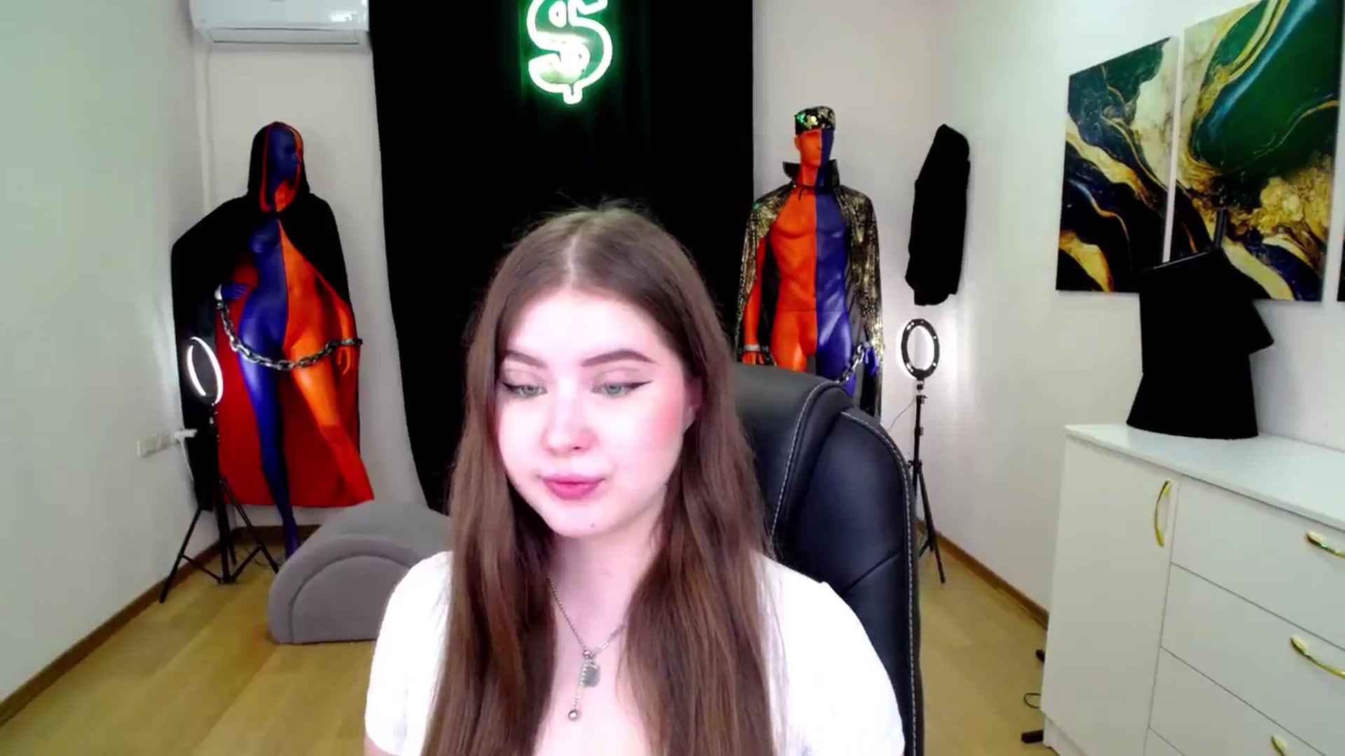 Gallery image thumbnail from AdmireMyEyes's myfreecams stream on, 11/18/2024, 19:59 image 14 of 20
