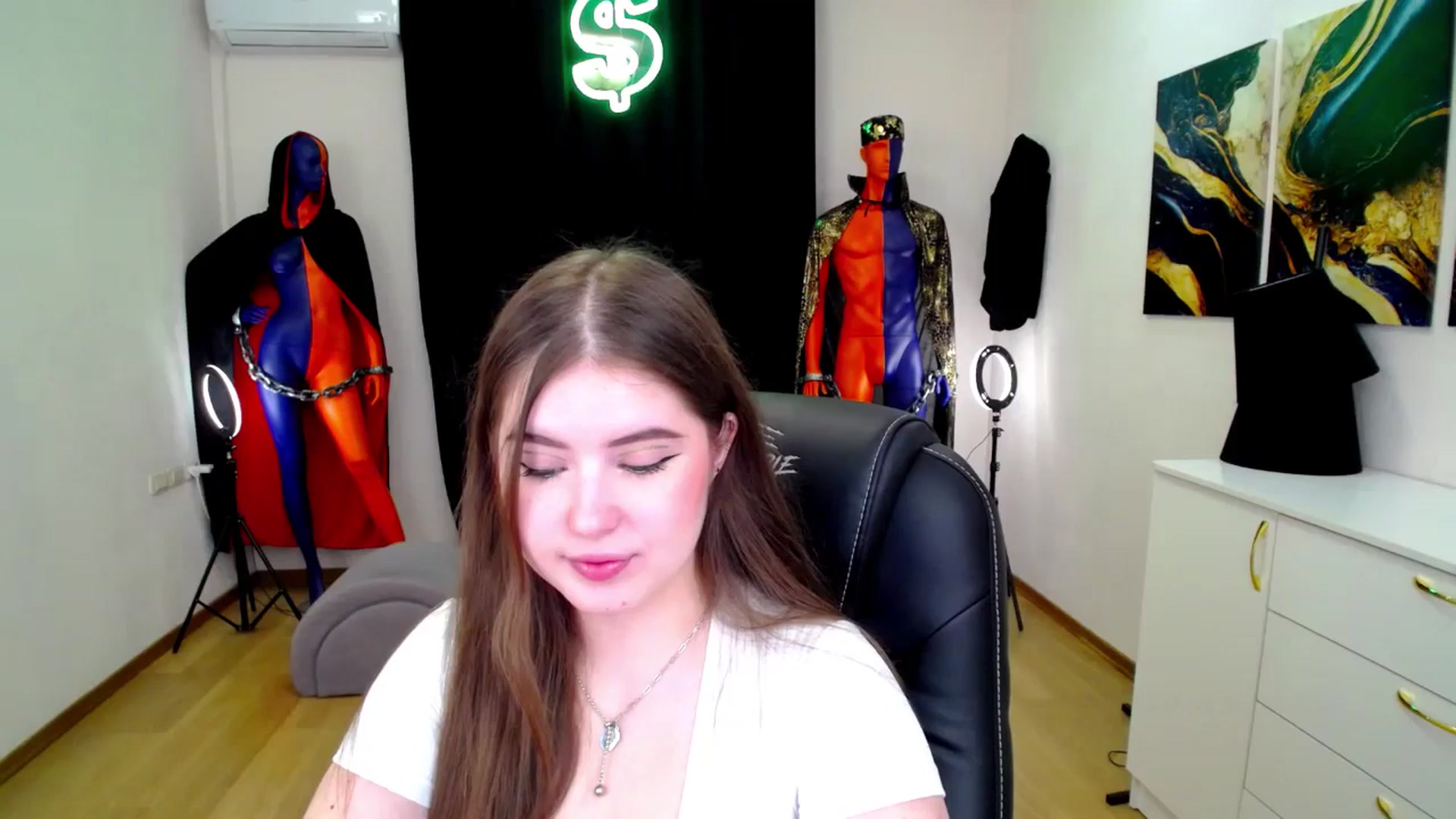 Gallery image thumbnail from AdmireMyEyes's myfreecams stream on, 11/18/2024, 19:59 image 11 of 20