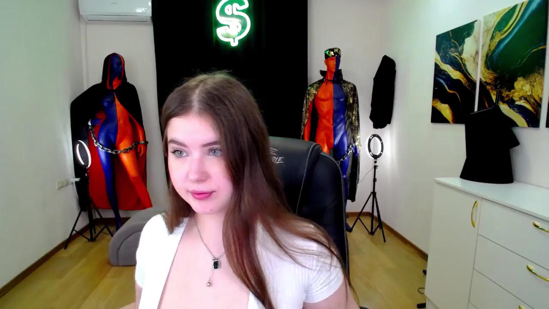 Gallery image thumbnail from AdmireMyEyes's myfreecams stream on, 11/18/2024, 19:59 image 19 of 20