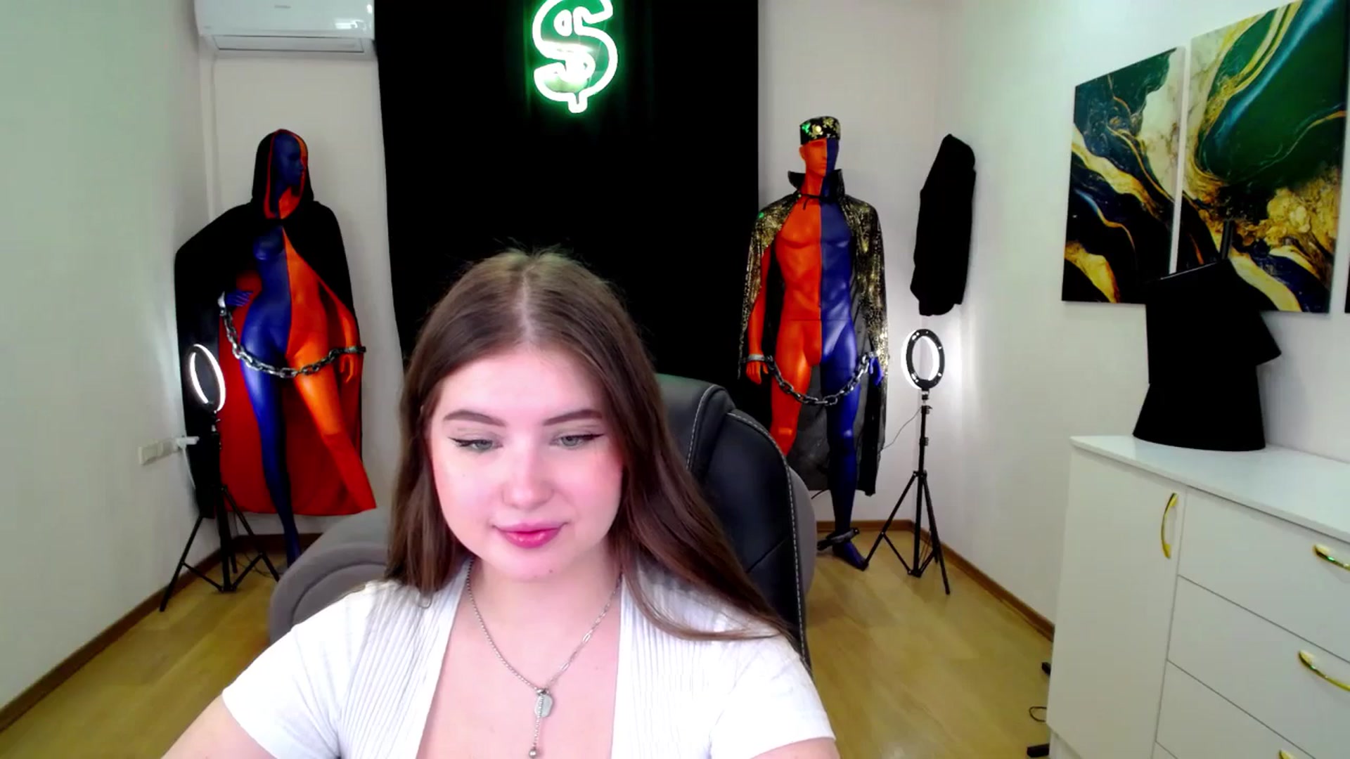 Gallery image thumbnail from AdmireMyEyes's myfreecams stream on, 11/18/2024, 21:48 image 6 of 20