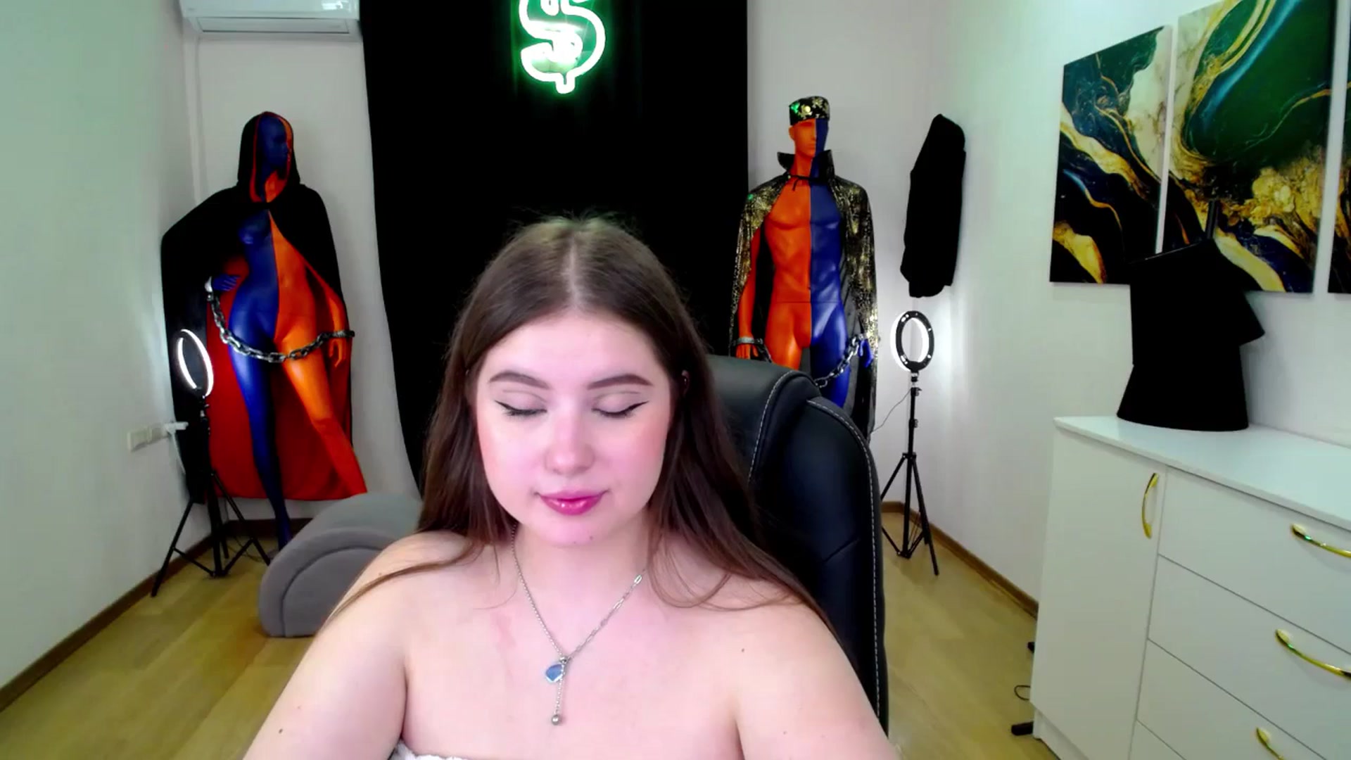 Gallery image thumbnail from AdmireMyEyes's myfreecams stream on, 11/18/2024, 22:19 image 7 of 20
