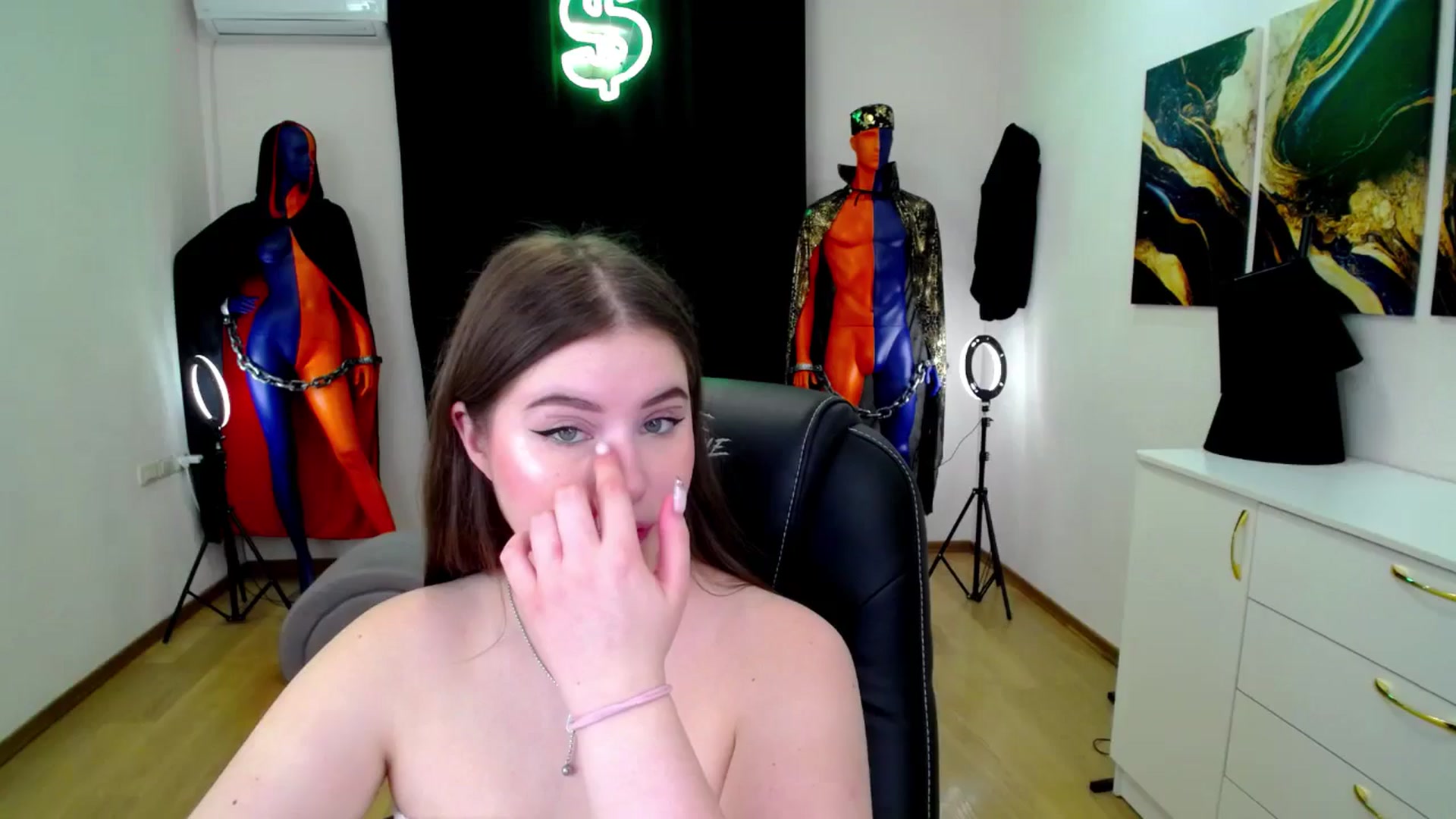 Gallery image thumbnail from AdmireMyEyes's myfreecams stream on, 11/18/2024, 22:19 image 1 of 20
