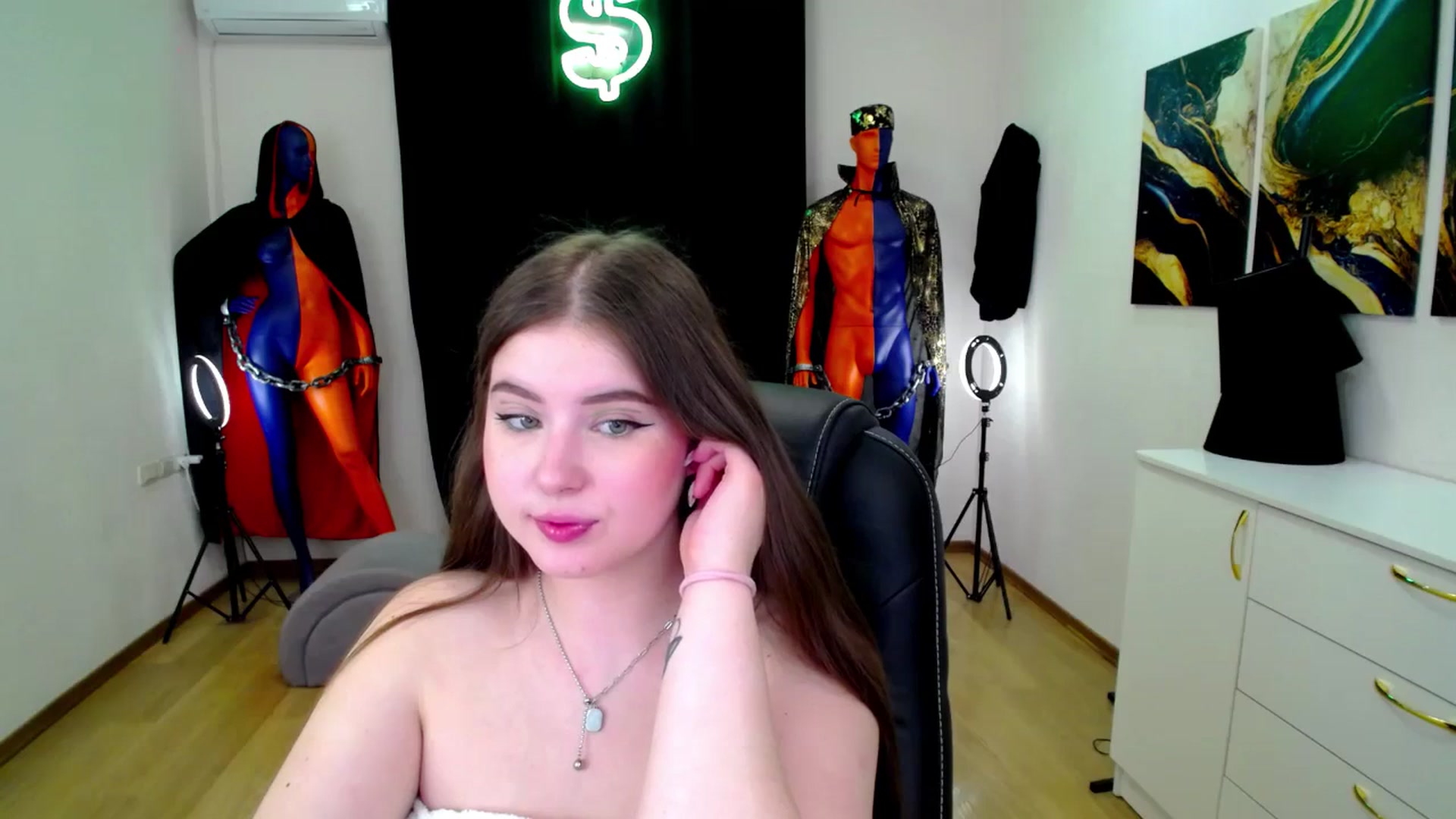 Gallery image thumbnail from AdmireMyEyes's myfreecams stream on, 11/18/2024, 22:19 image 5 of 20