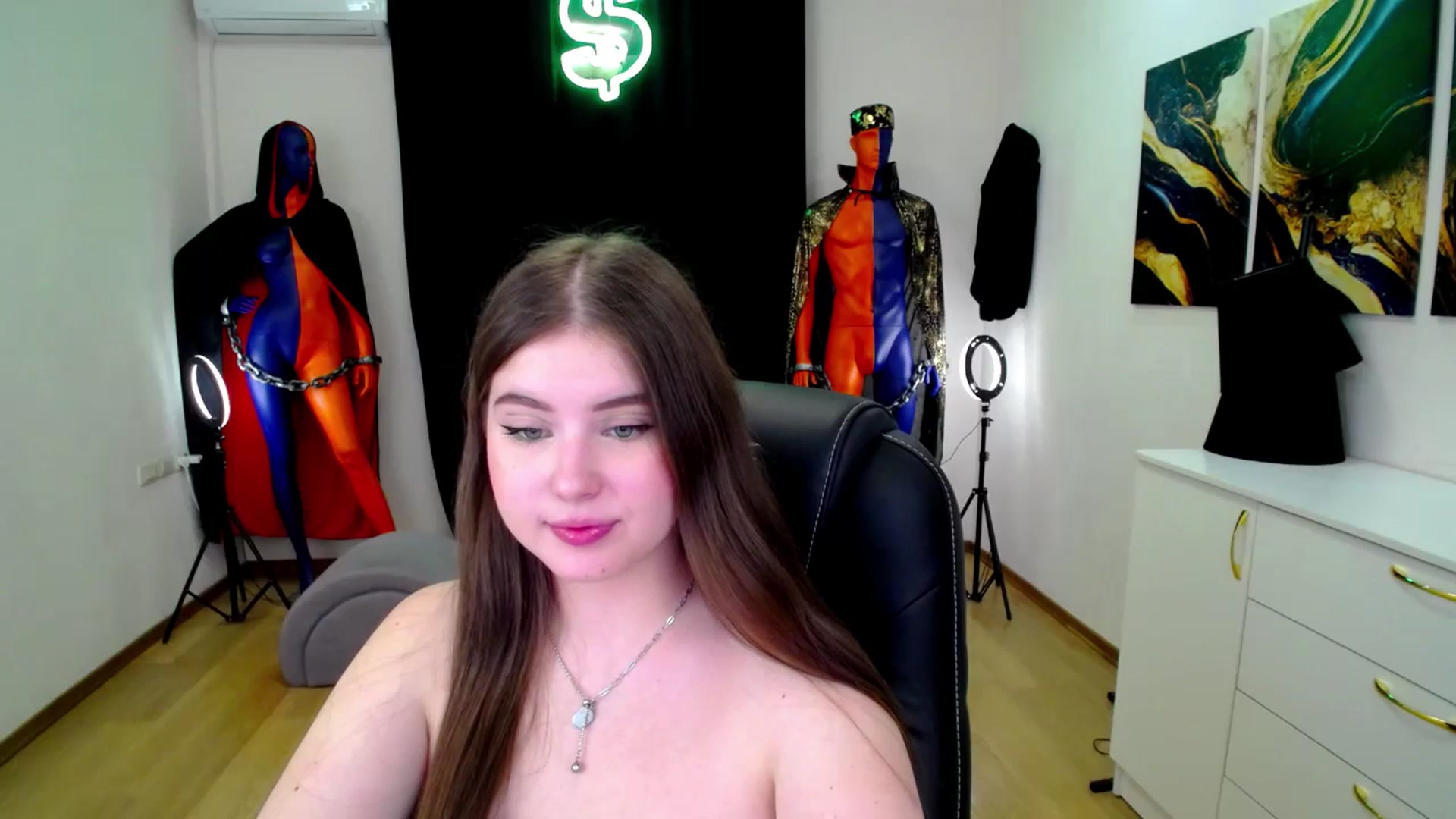 Gallery image thumbnail from AdmireMyEyes's myfreecams stream on, 11/18/2024, 22:19 image 16 of 20