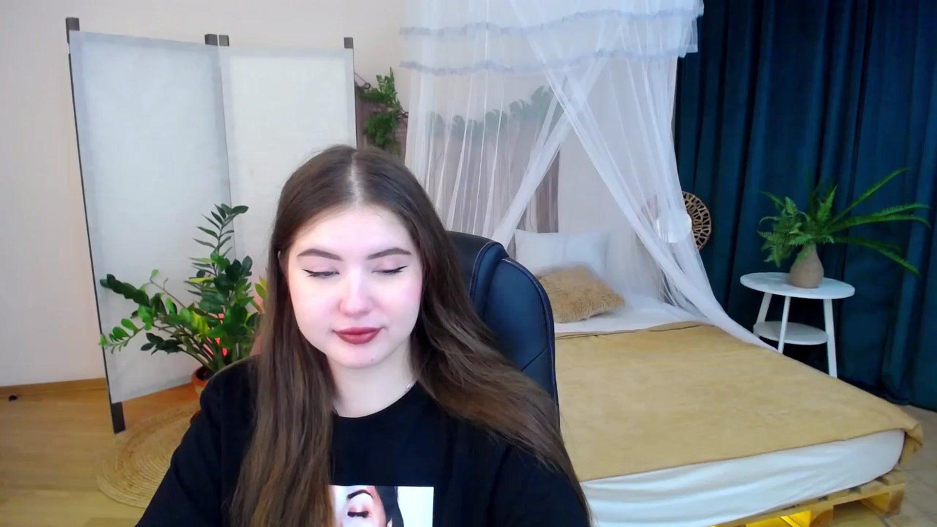 Gallery image thumbnail from AdmireMyEyes's myfreecams stream on, 11/19/2024, 18:57 image 11 of 20