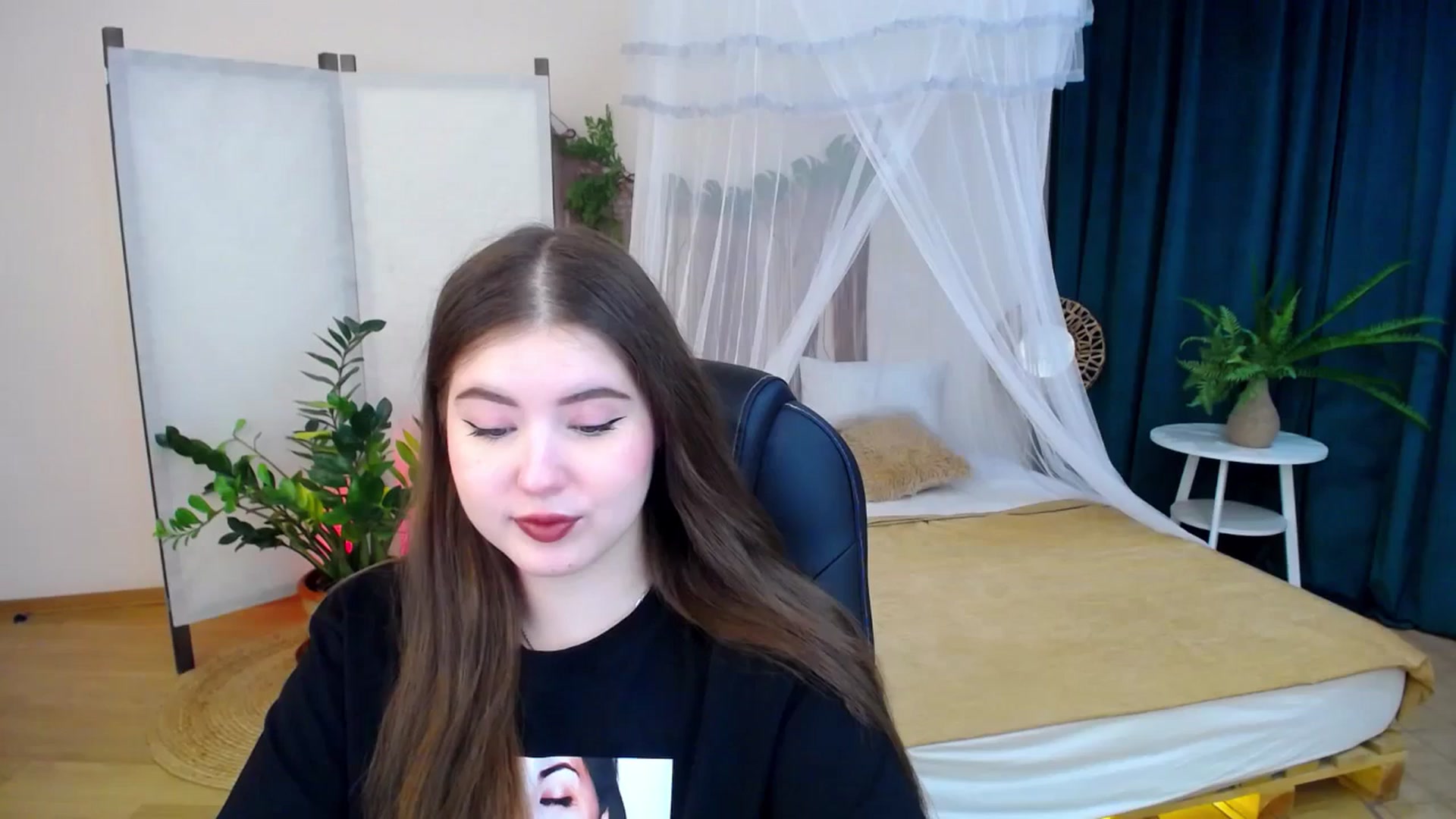 Gallery image thumbnail from AdmireMyEyes's myfreecams stream on, 11/19/2024, 18:57 image 9 of 20