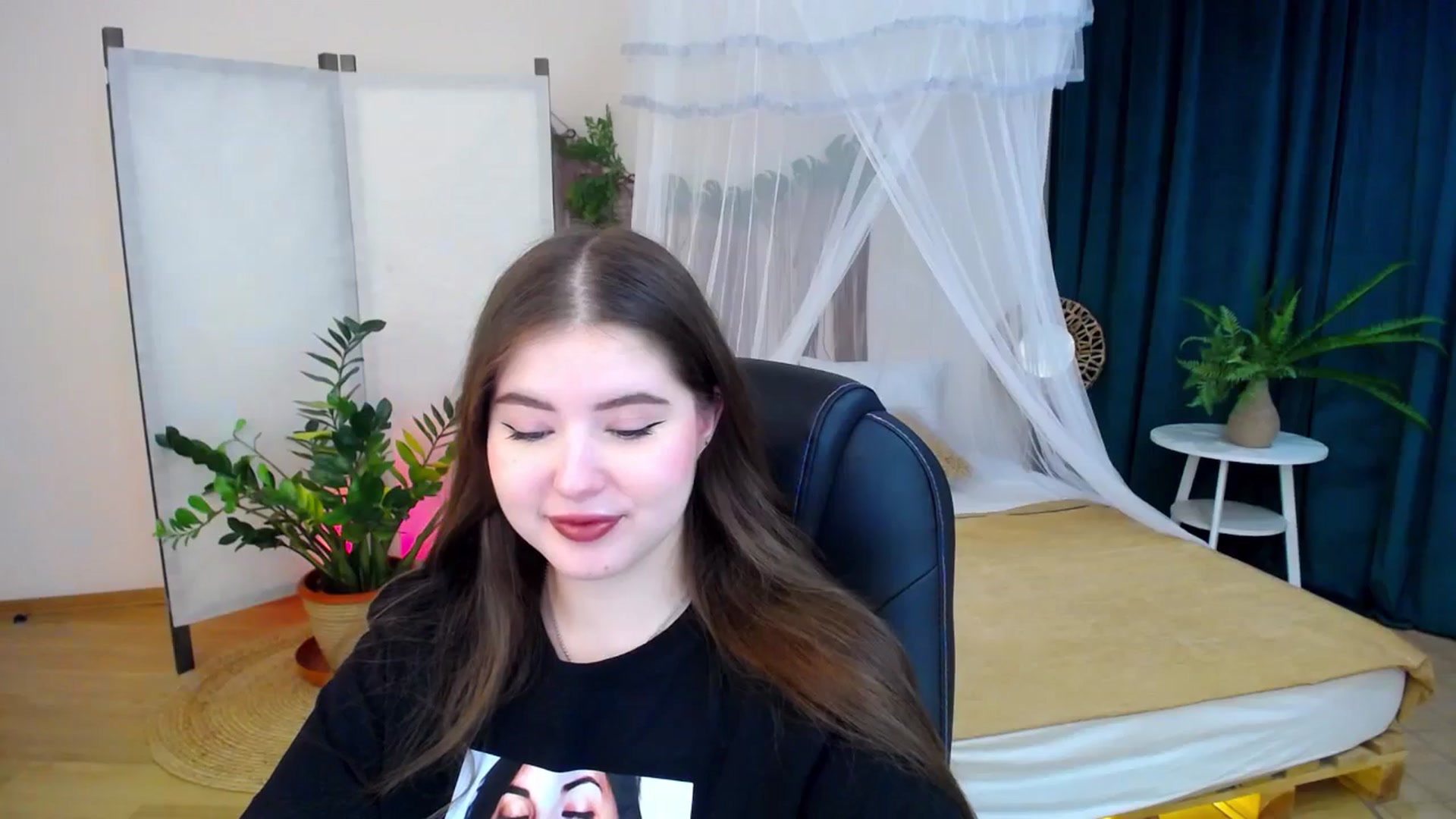 Gallery image thumbnail from AdmireMyEyes's myfreecams stream on, 11/19/2024, 18:57 image 14 of 20