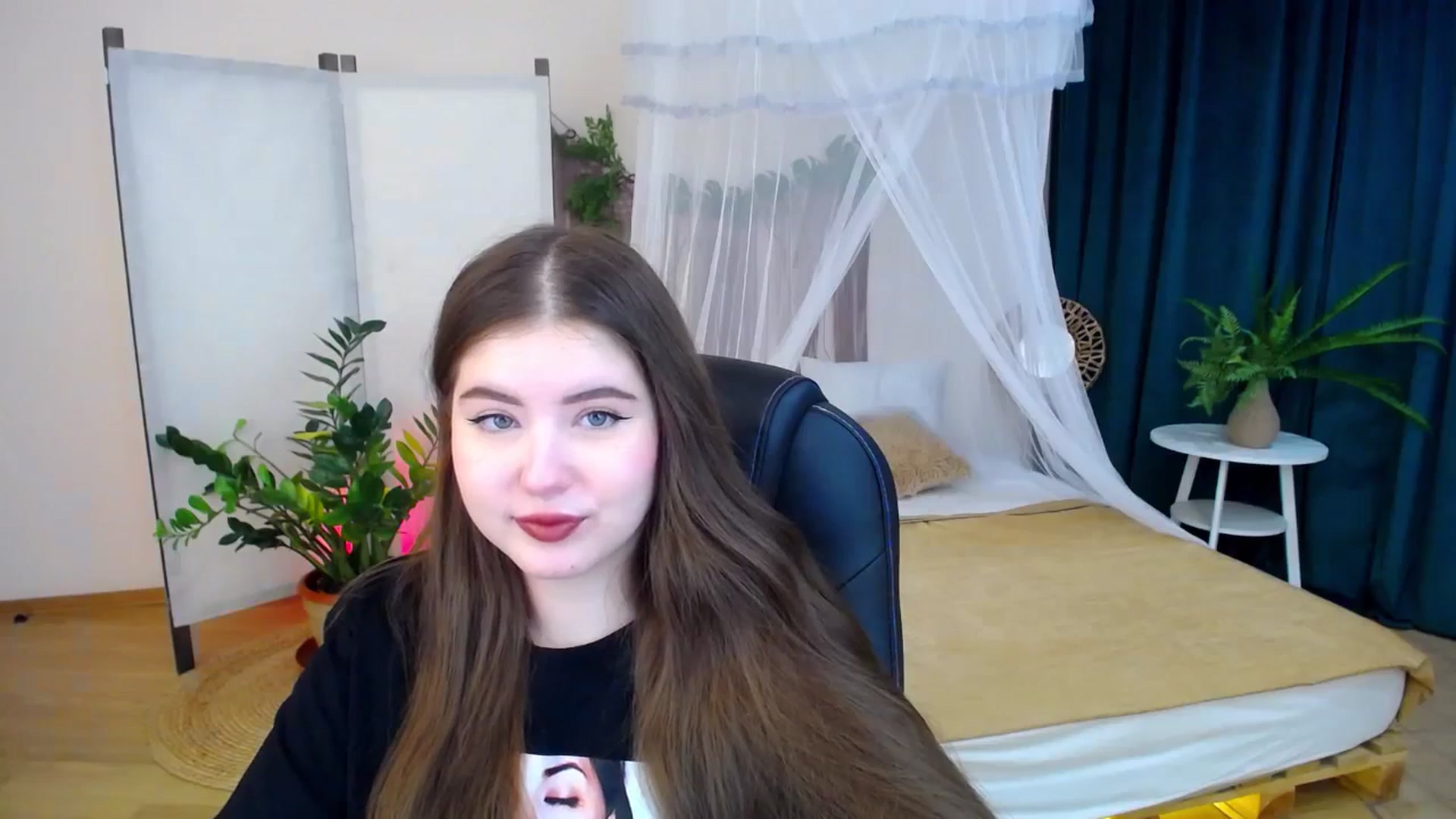 Gallery image thumbnail from AdmireMyEyes's myfreecams stream on, 11/19/2024, 18:57 image 6 of 20