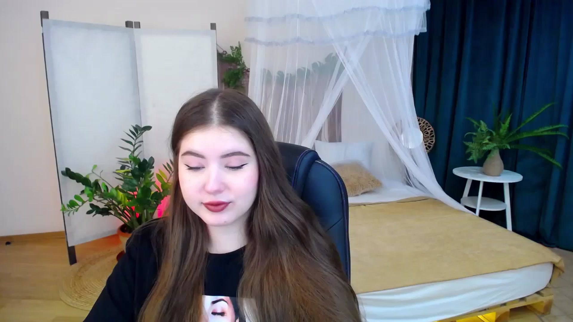 Gallery image thumbnail from AdmireMyEyes's myfreecams stream on, 11/19/2024, 18:57 image 5 of 20