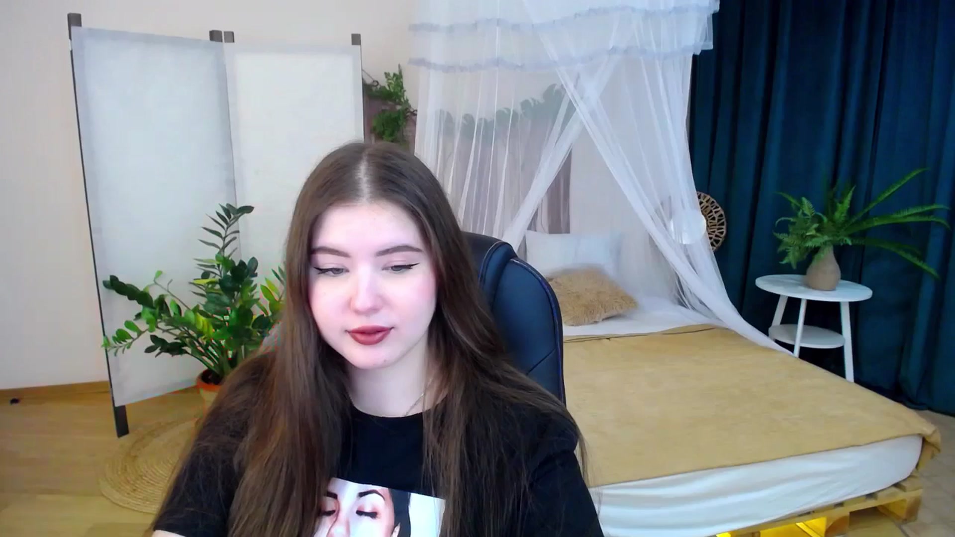 Gallery image thumbnail from AdmireMyEyes's myfreecams stream on, 11/19/2024, 18:57 image 20 of 20