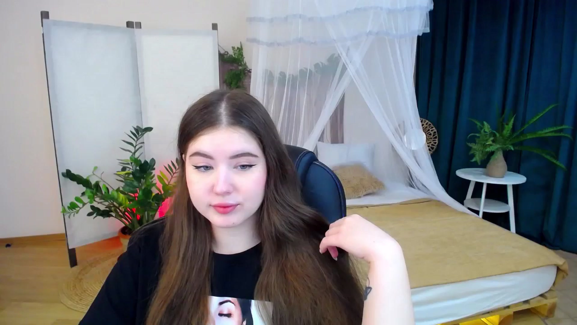 Gallery image thumbnail from AdmireMyEyes's myfreecams stream on, 11/19/2024, 18:57 image 3 of 20