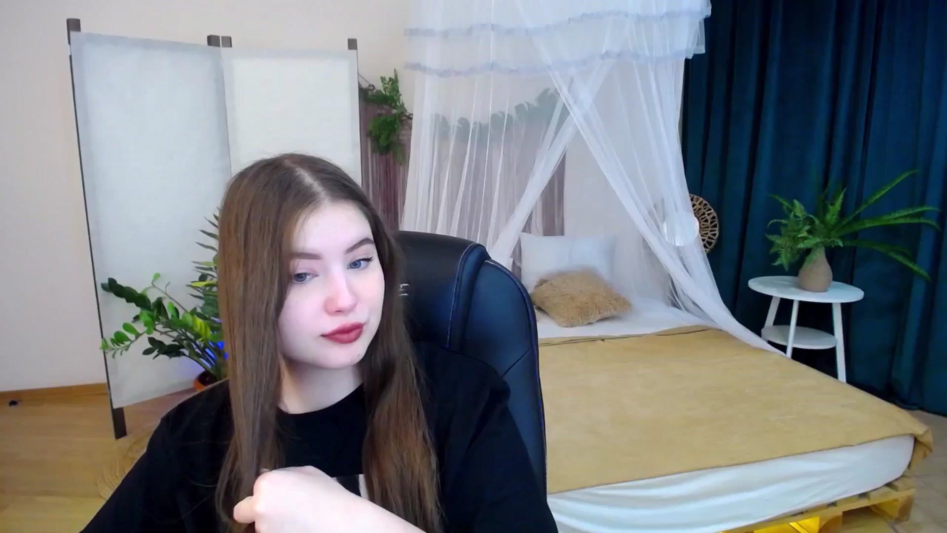 Gallery image thumbnail from AdmireMyEyes's myfreecams stream on, 11/19/2024, 18:57 image 8 of 20