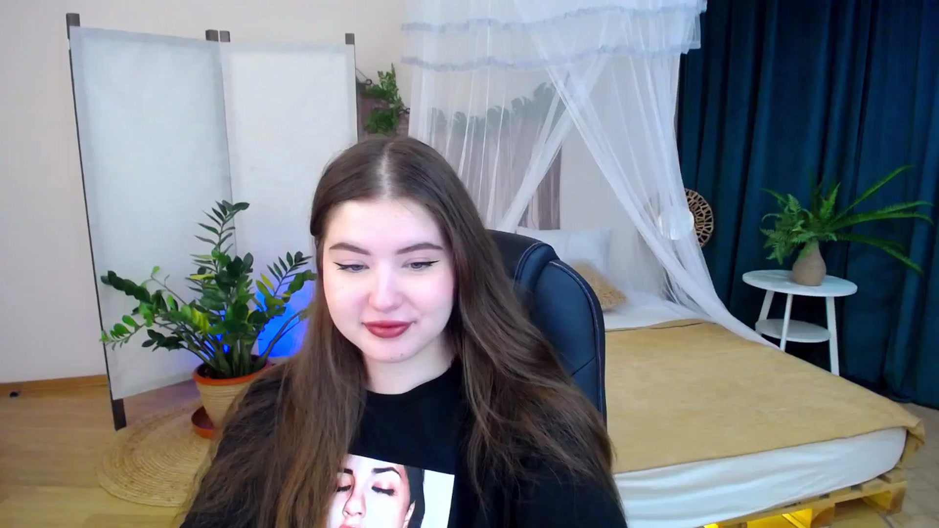 Gallery image thumbnail from AdmireMyEyes's myfreecams stream on, 11/19/2024, 18:57 image 17 of 20