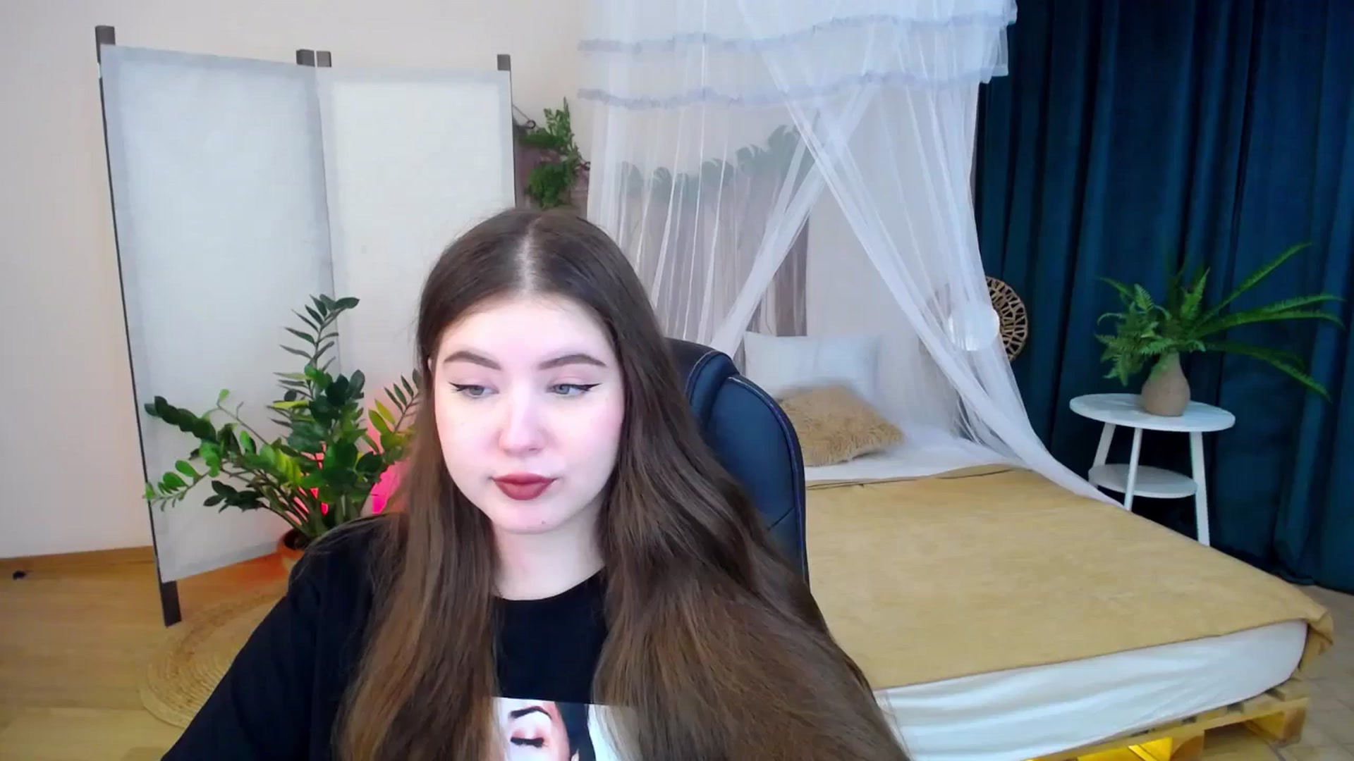 Gallery image thumbnail from AdmireMyEyes's myfreecams stream on, 11/19/2024, 18:57 image 4 of 20