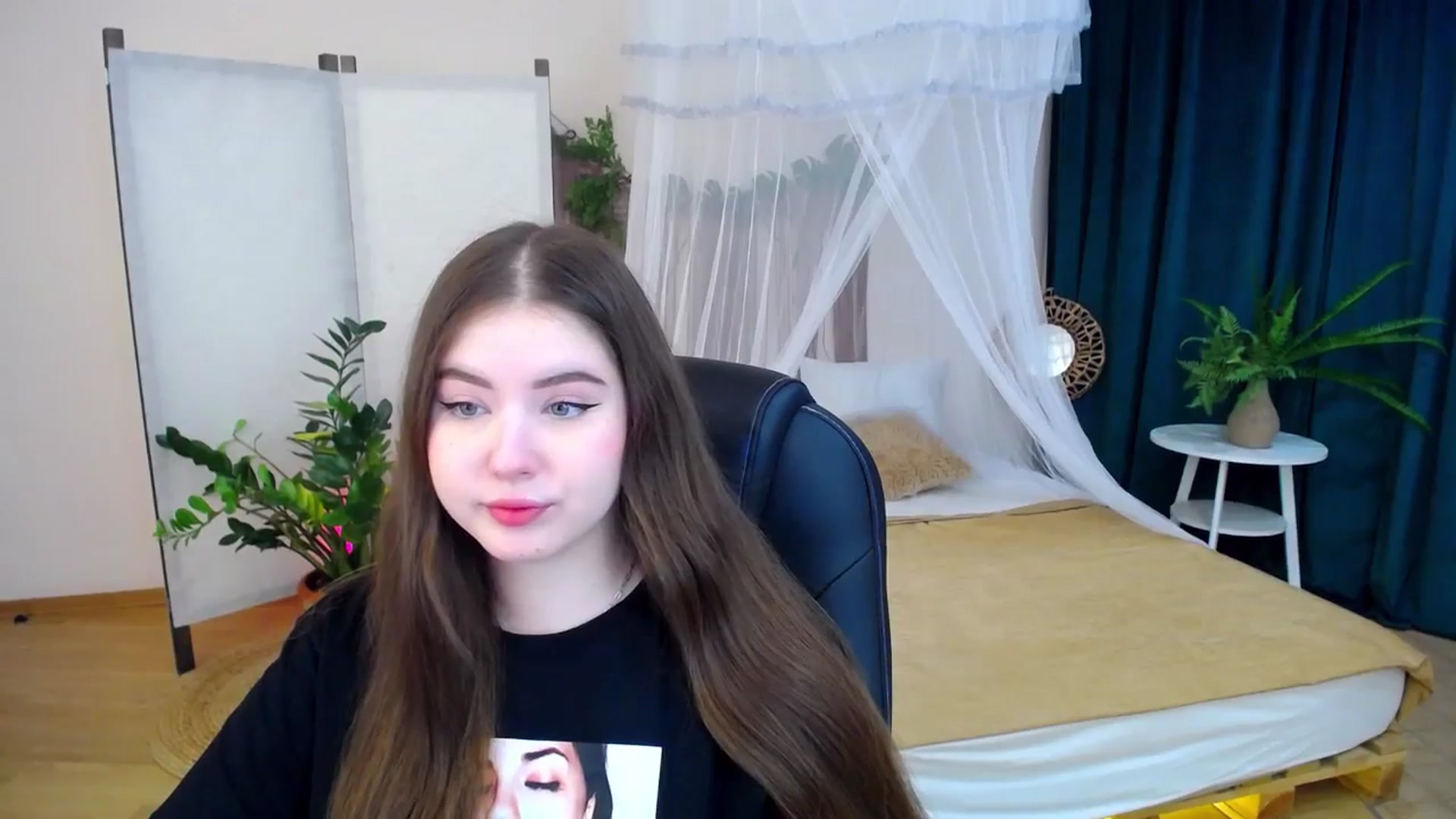 Gallery image thumbnail from AdmireMyEyes's myfreecams stream on, 11/19/2024, 18:57 image 2 of 20