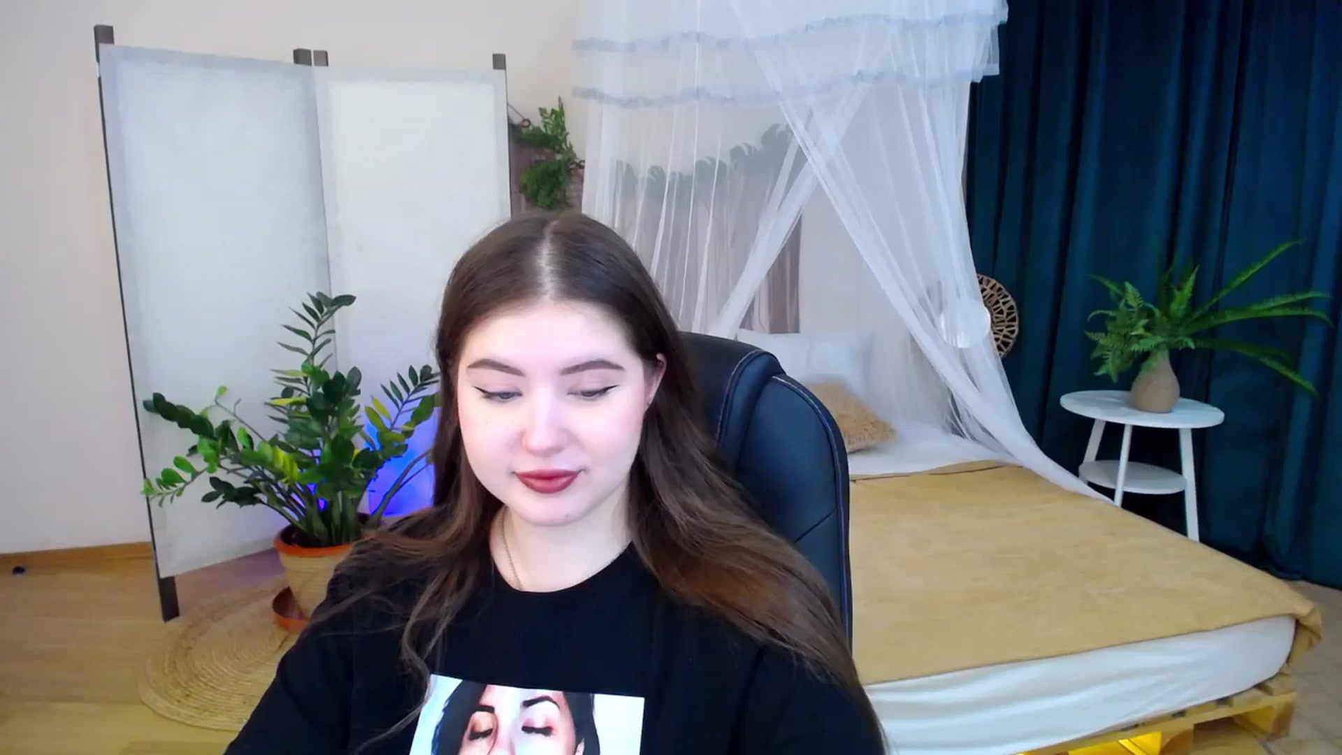 Gallery image thumbnail from AdmireMyEyes's myfreecams stream on, 11/19/2024, 18:57 image 13 of 20