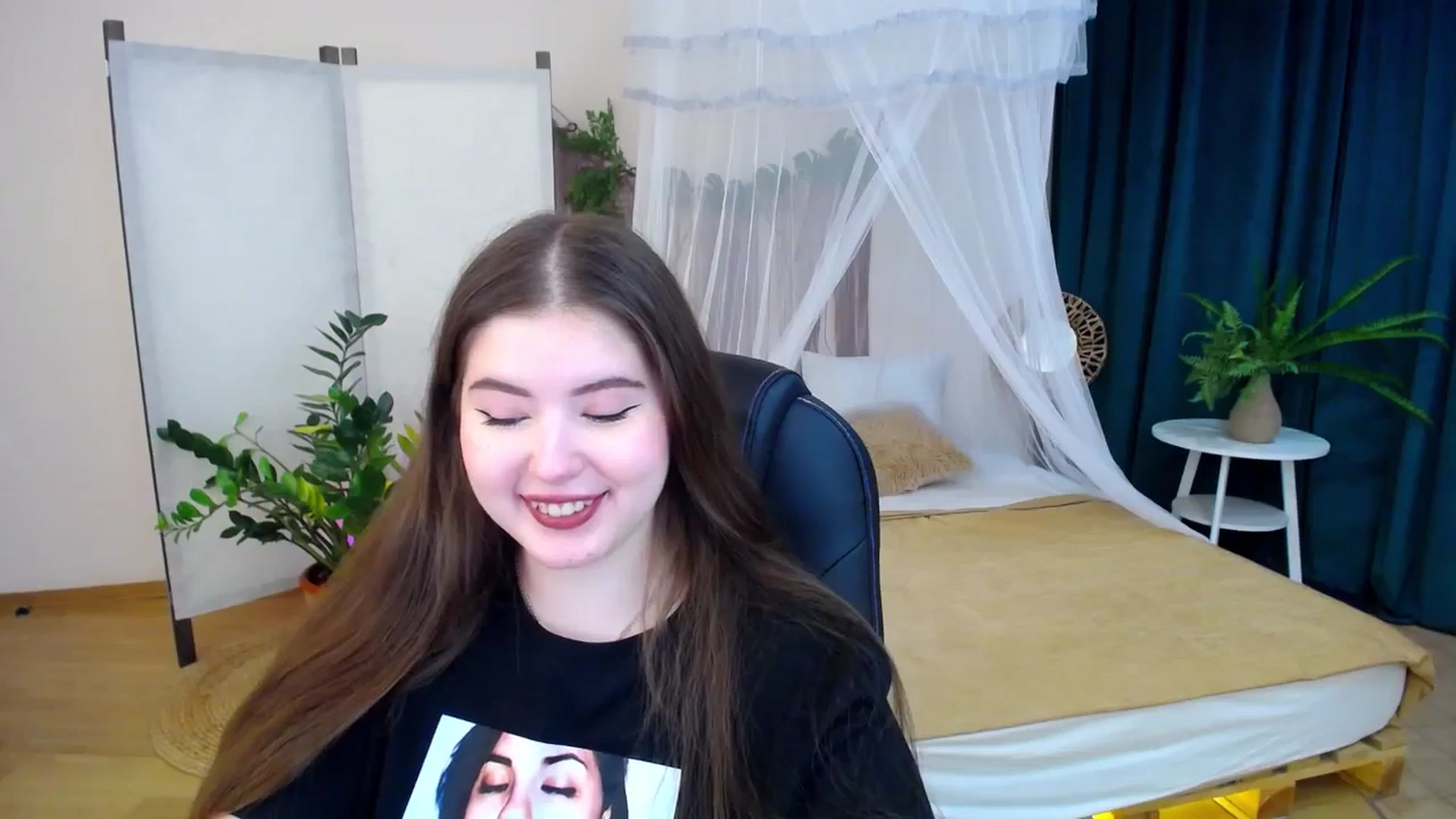 Gallery image thumbnail from AdmireMyEyes's myfreecams stream on, 11/19/2024, 18:57 image 19 of 20