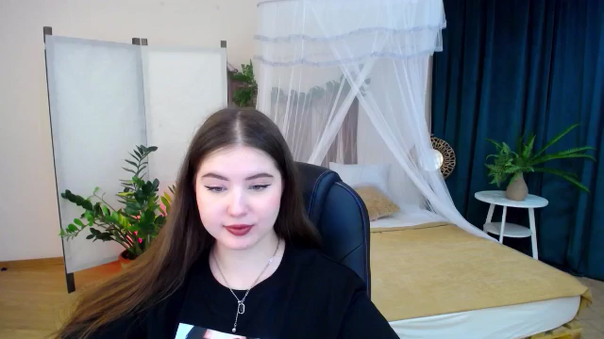 Gallery image thumbnail from AdmireMyEyes's myfreecams stream on, 11/19/2024, 21:25 image 11 of 20