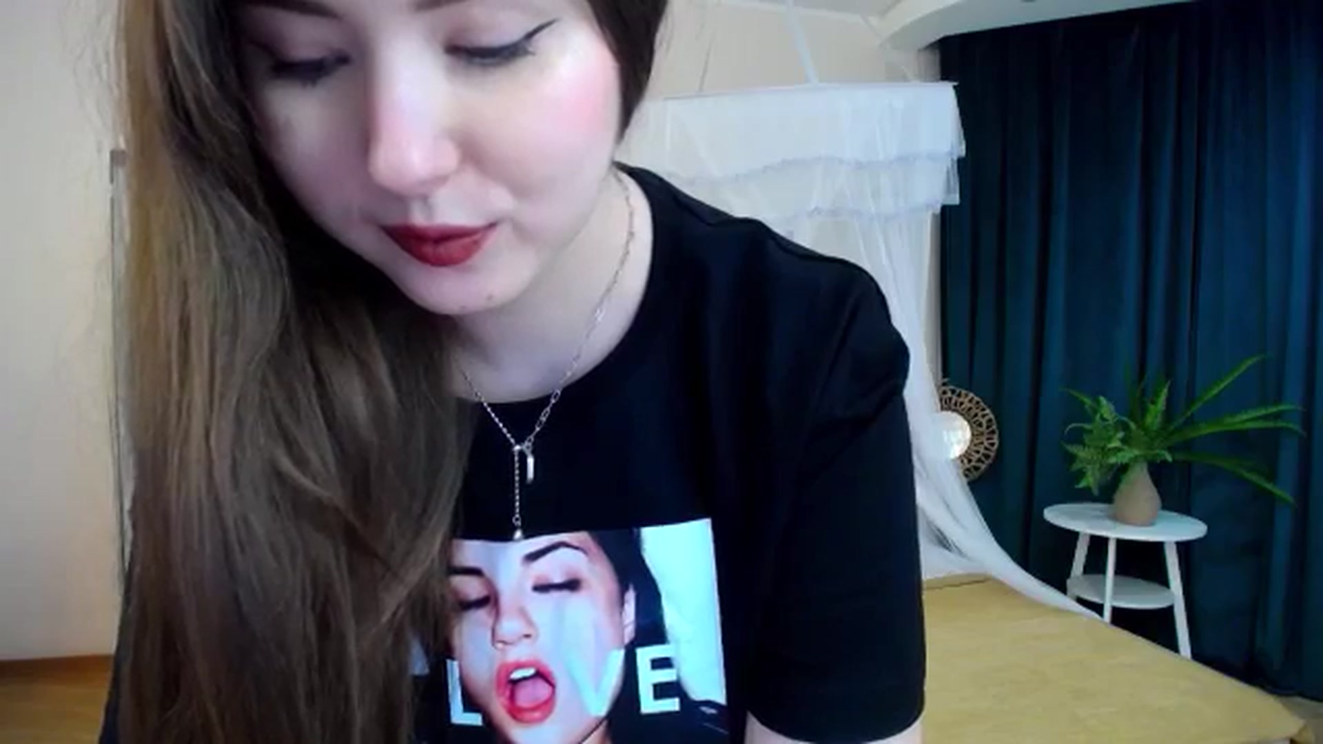 Gallery image thumbnail from AdmireMyEyes's myfreecams stream on, 11/19/2024, 21:25 image 7 of 20