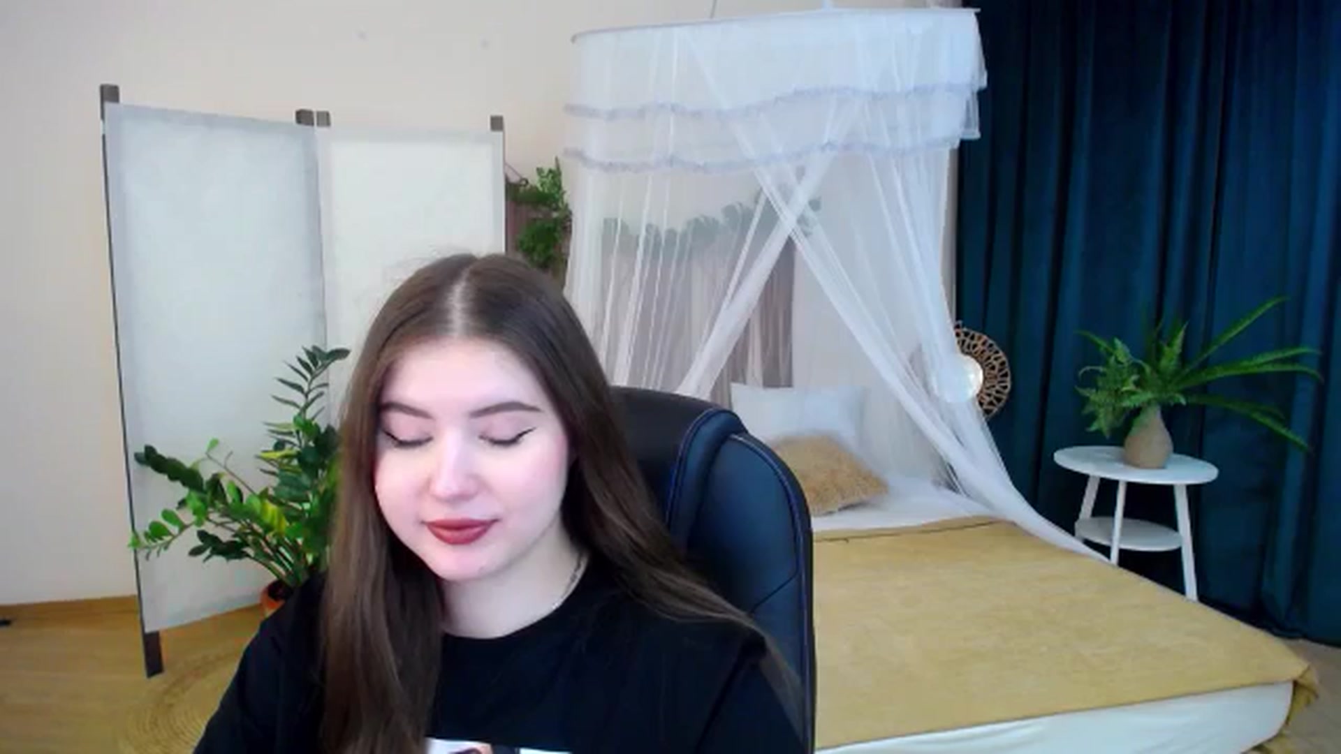 Gallery image thumbnail from AdmireMyEyes's myfreecams stream on, 11/19/2024, 21:25 image 3 of 20