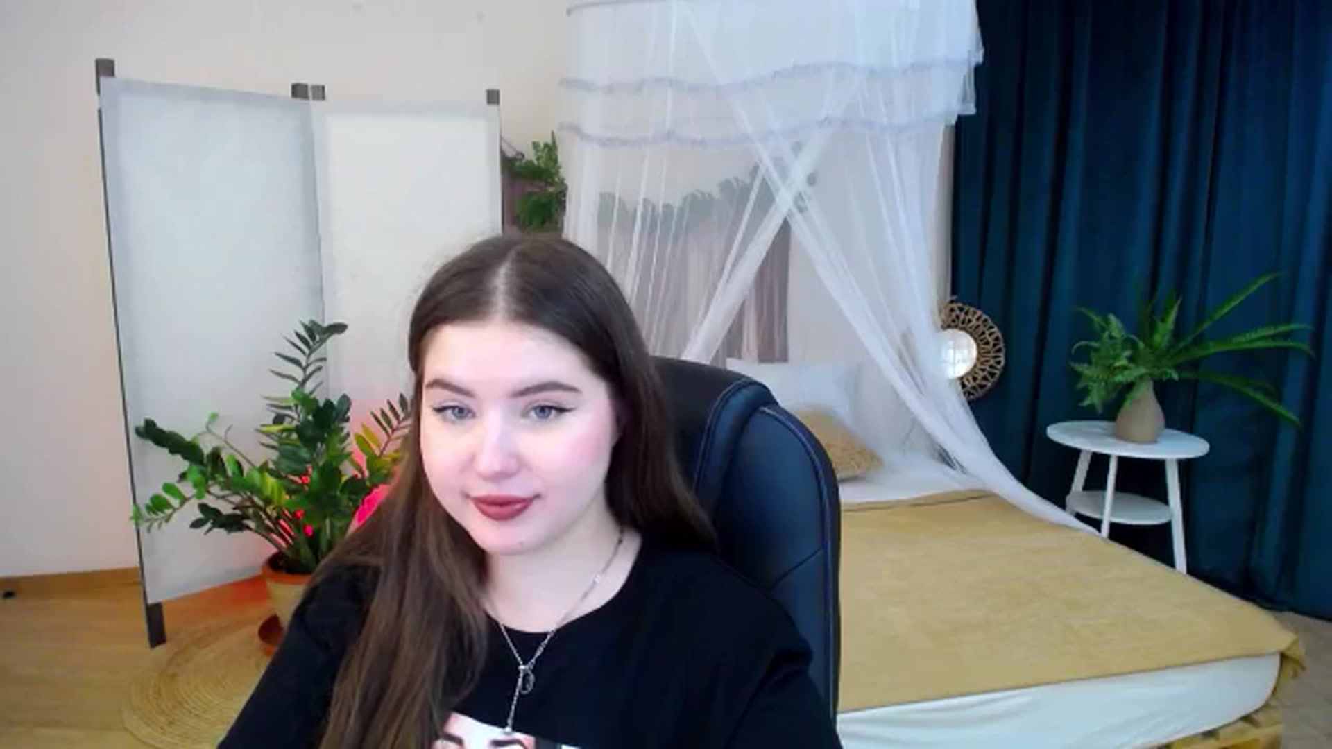 Gallery image thumbnail from AdmireMyEyes's myfreecams stream on, 11/19/2024, 21:25 image 10 of 20