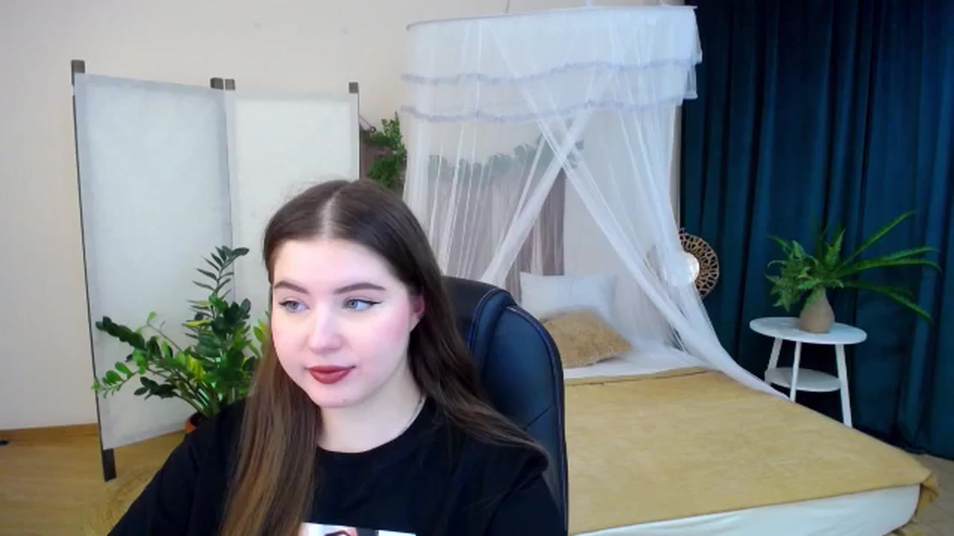 Gallery image thumbnail from AdmireMyEyes's myfreecams stream on, 11/19/2024, 21:25 image 2 of 20
