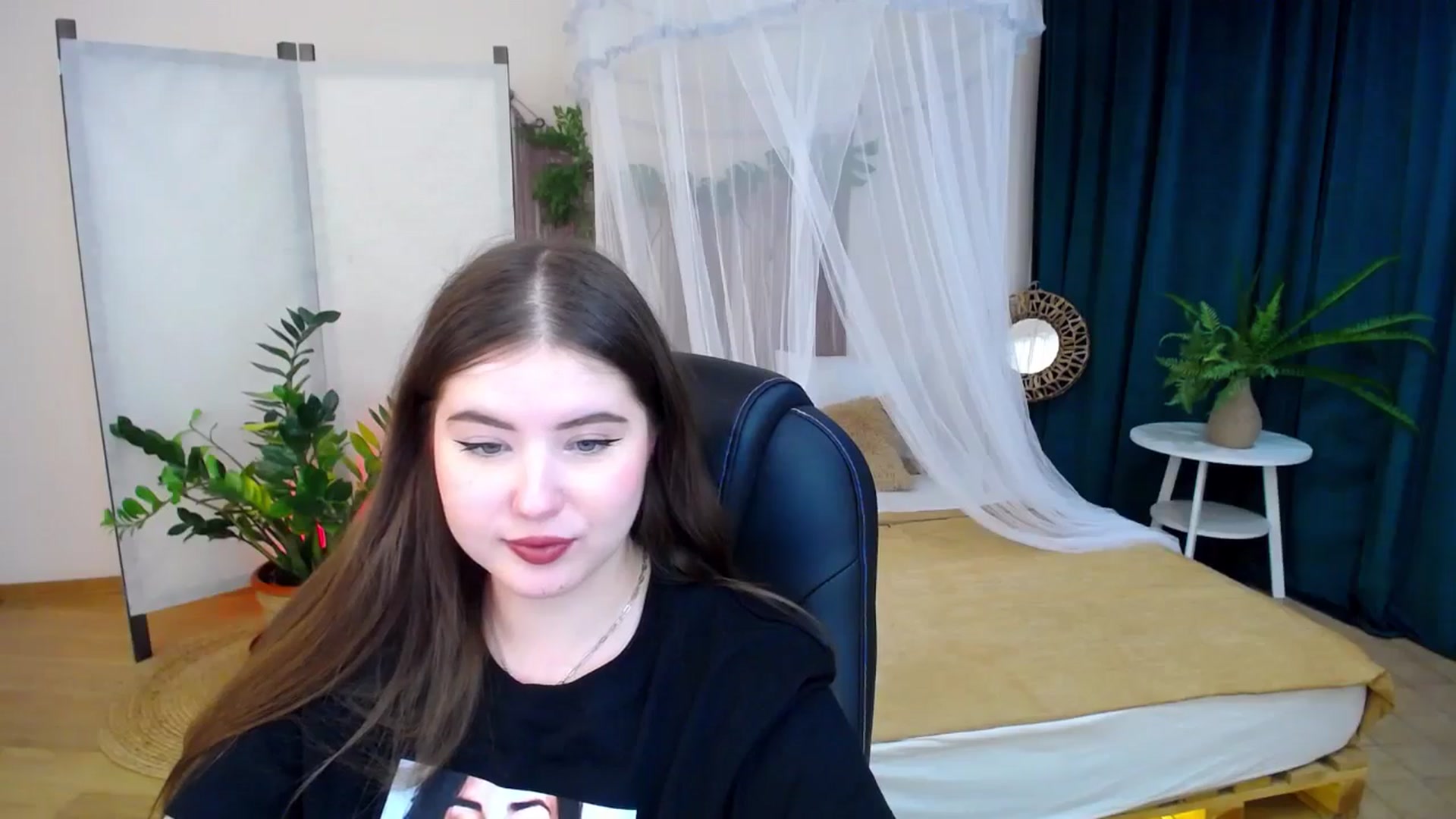 Gallery image thumbnail from AdmireMyEyes's myfreecams stream on, 11/19/2024, 22:38 image 9 of 20