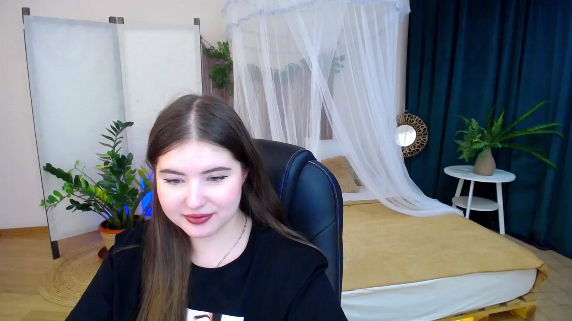 Gallery image thumbnail from AdmireMyEyes's myfreecams stream on, 11/19/2024, 22:38 image 7 of 20