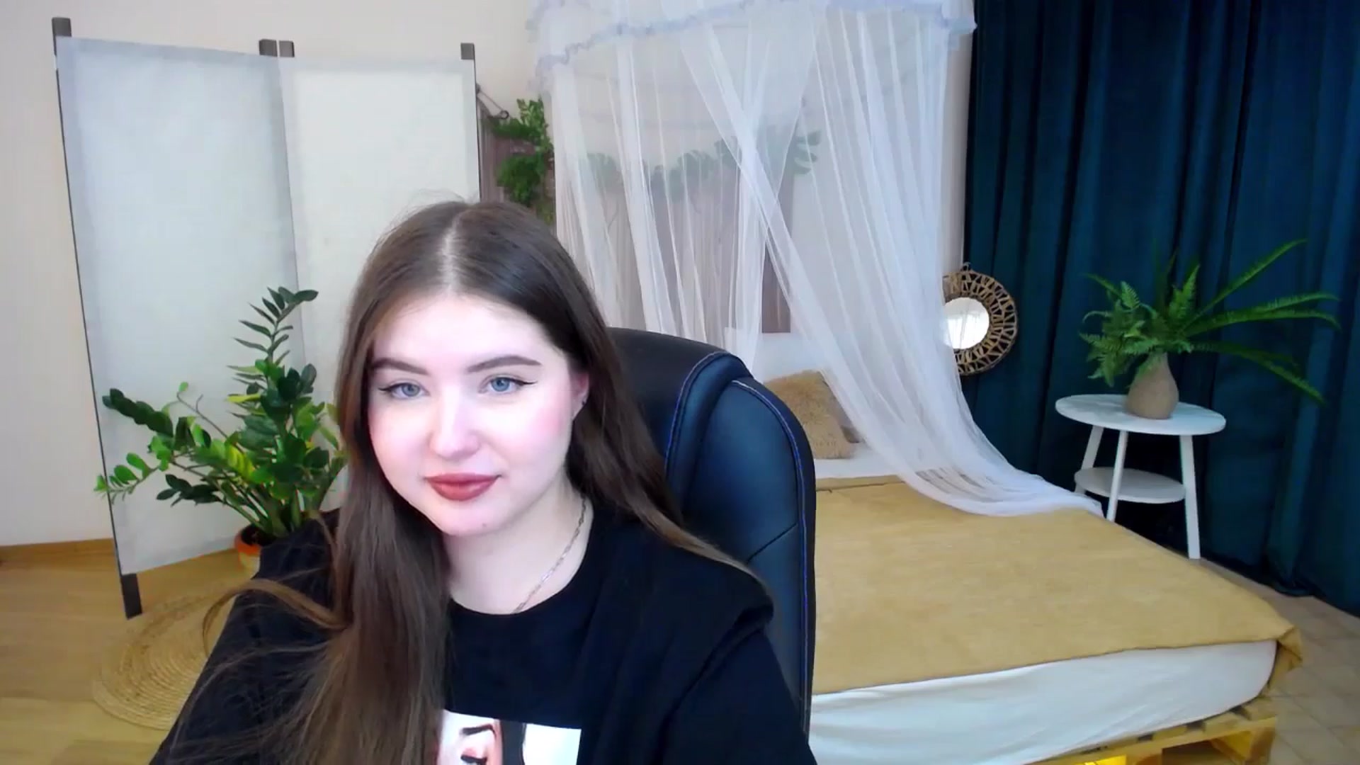 Gallery image thumbnail from AdmireMyEyes's myfreecams stream on, 11/19/2024, 22:38 image 2 of 20