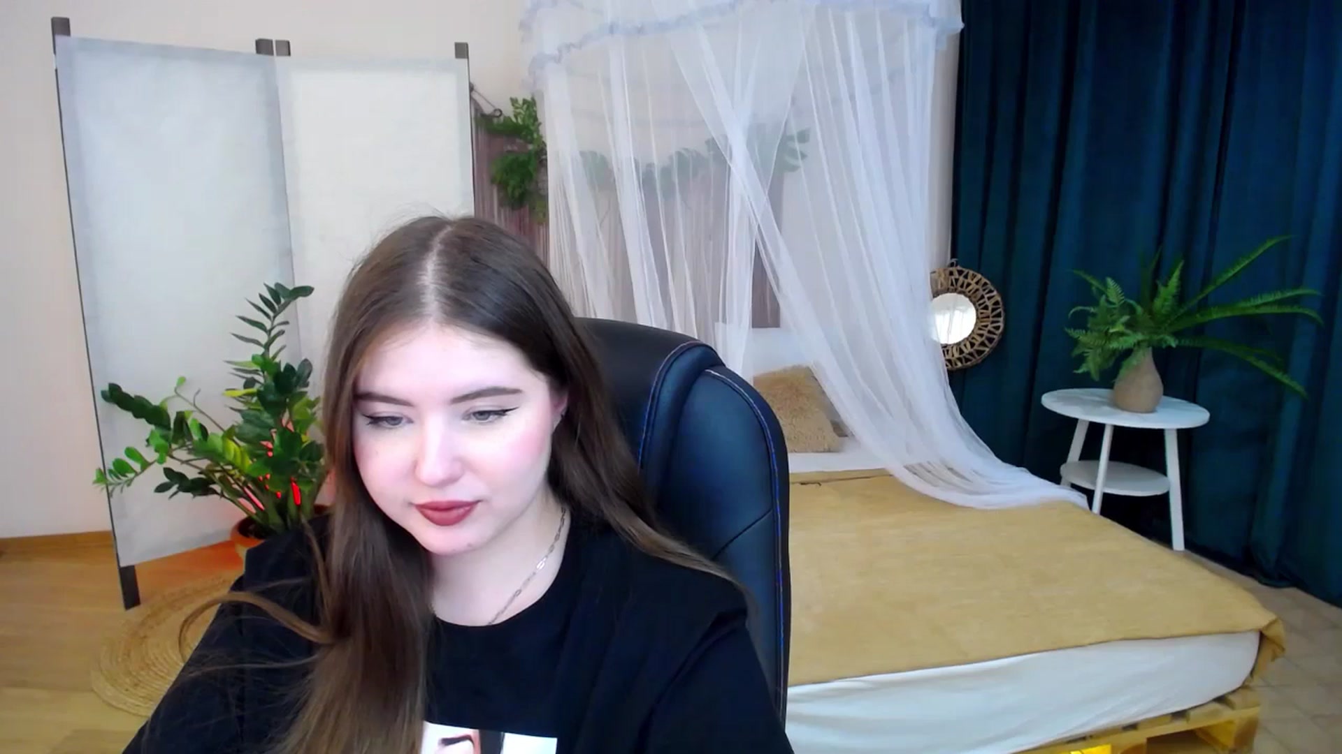 Gallery image thumbnail from AdmireMyEyes's myfreecams stream on, 11/19/2024, 22:38 image 3 of 20