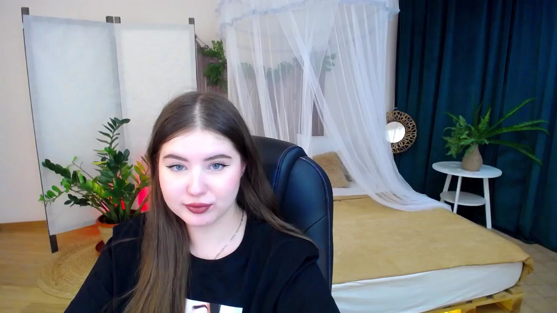 Gallery image thumbnail from AdmireMyEyes's myfreecams stream on, 11/19/2024, 22:38 image 6 of 20