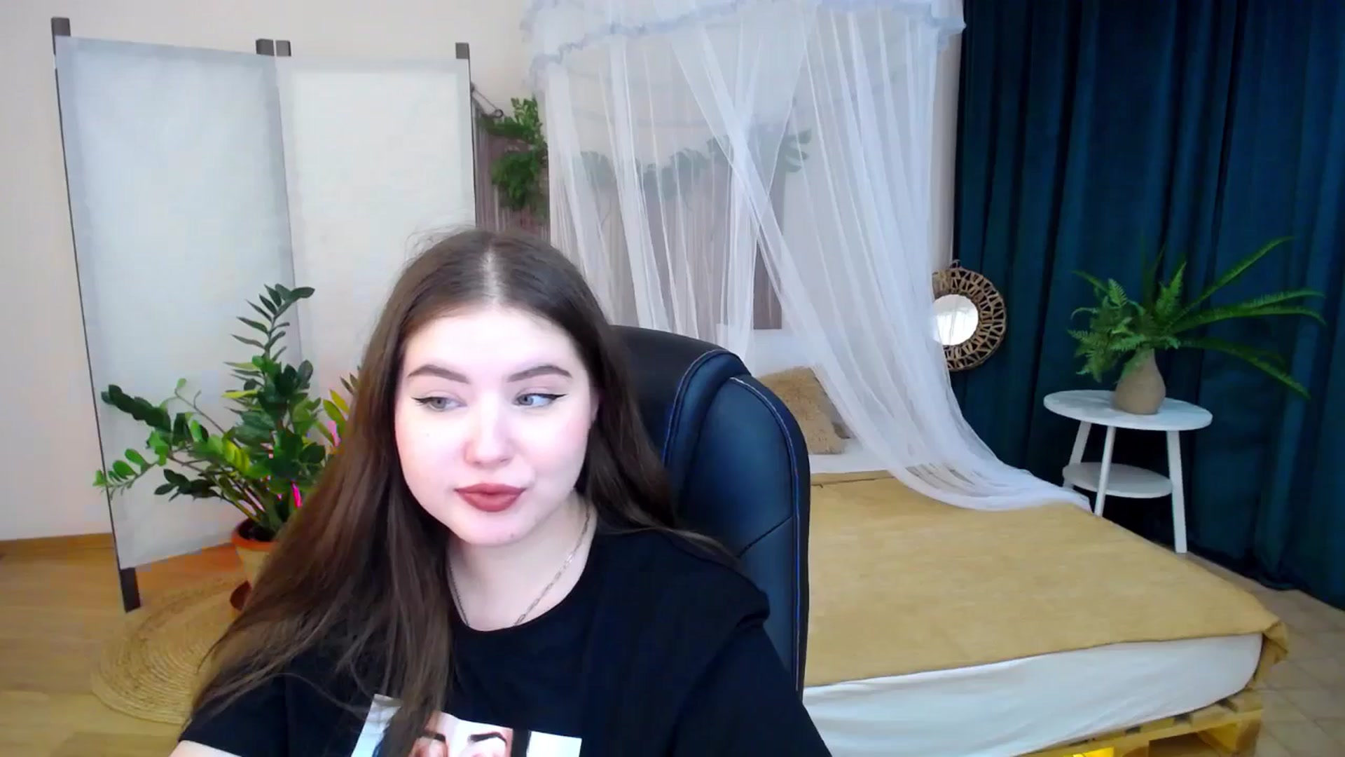 Gallery image thumbnail from AdmireMyEyes's myfreecams stream on, 11/19/2024, 22:38 image 20 of 20